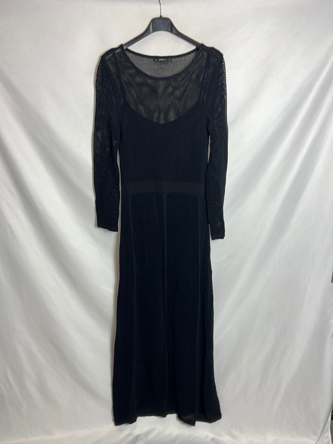ZARA. Vestido midi negro calado. T S