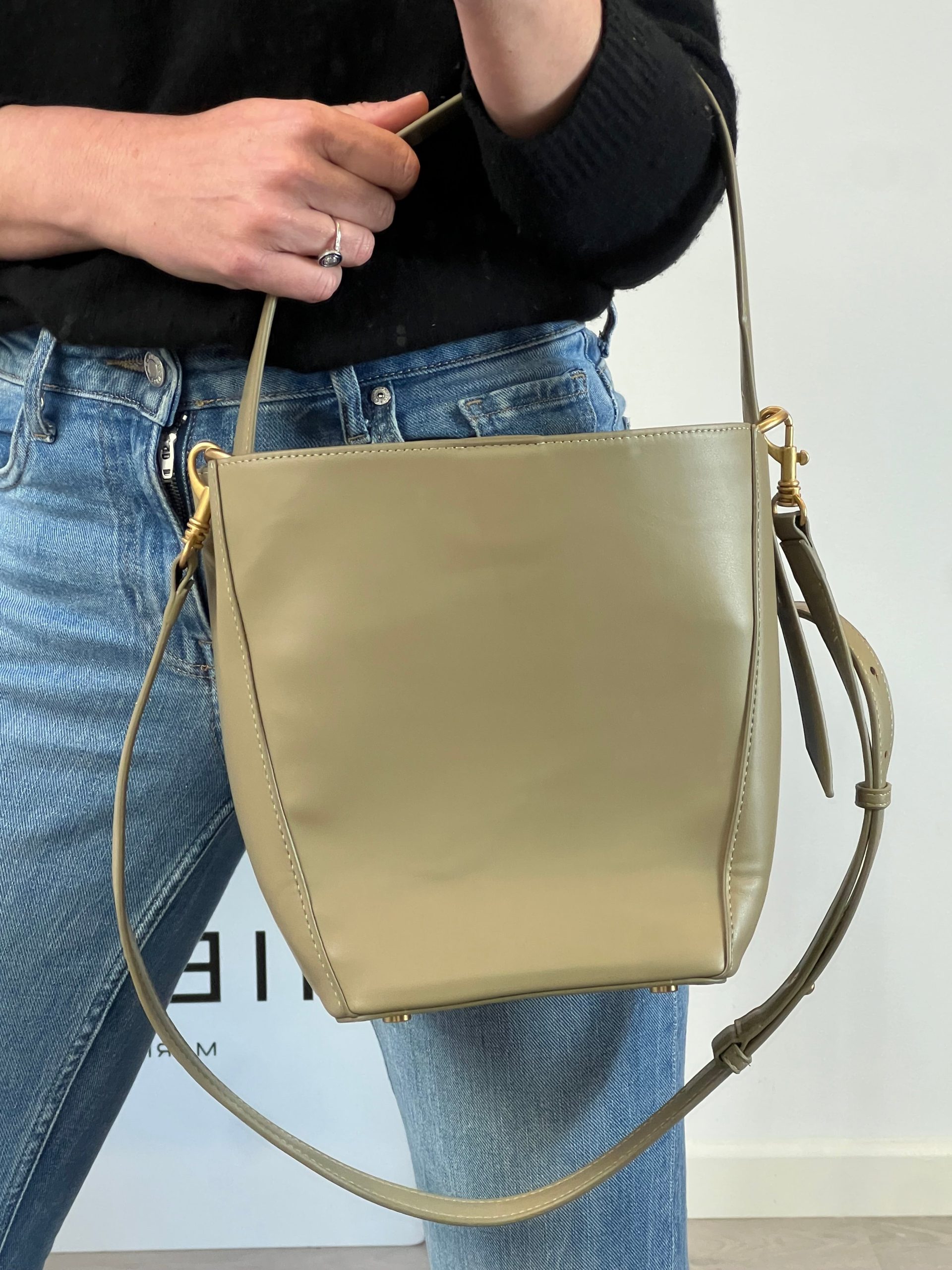 ZARA. Bolso doble asa verde