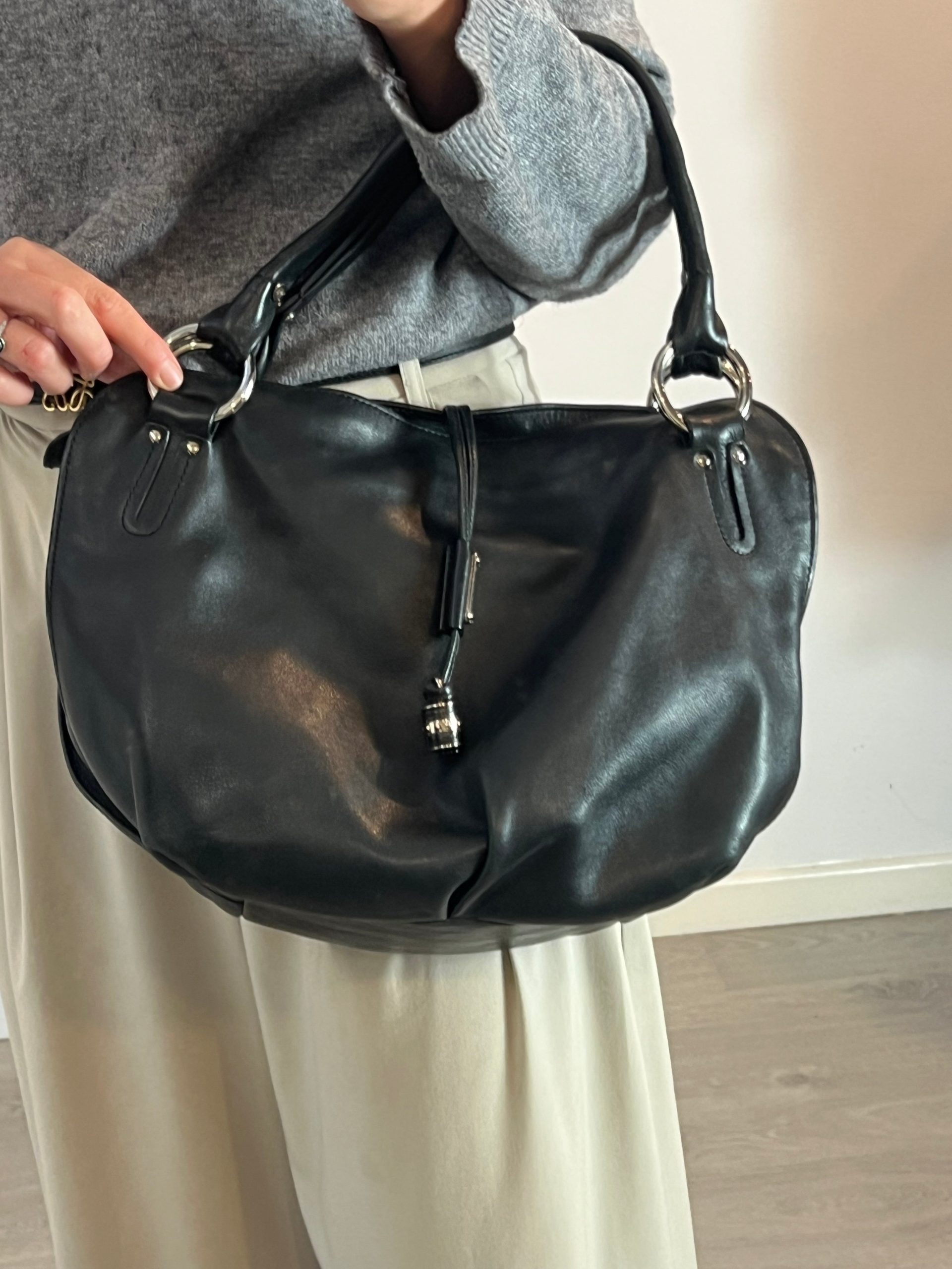 CELINE. Bolso negro piel mediano