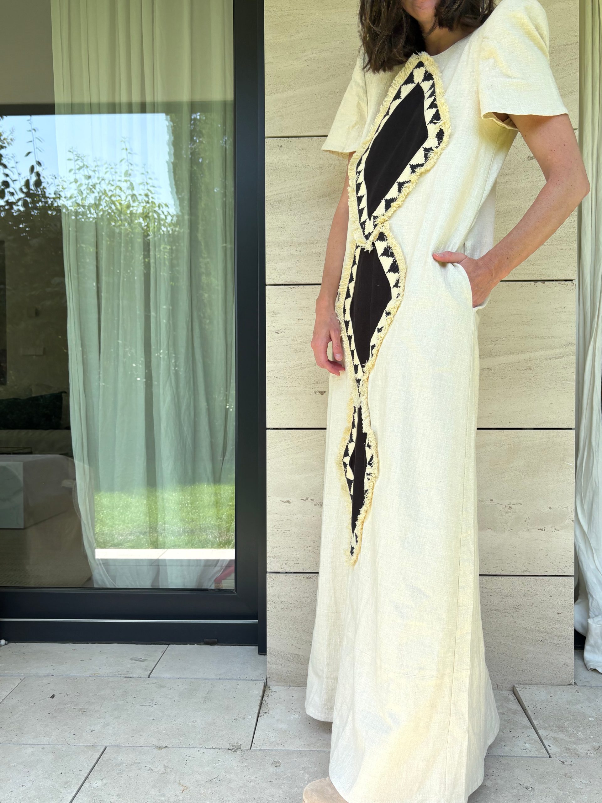 IQ COLLECTION. Vestido beige bordado T.s