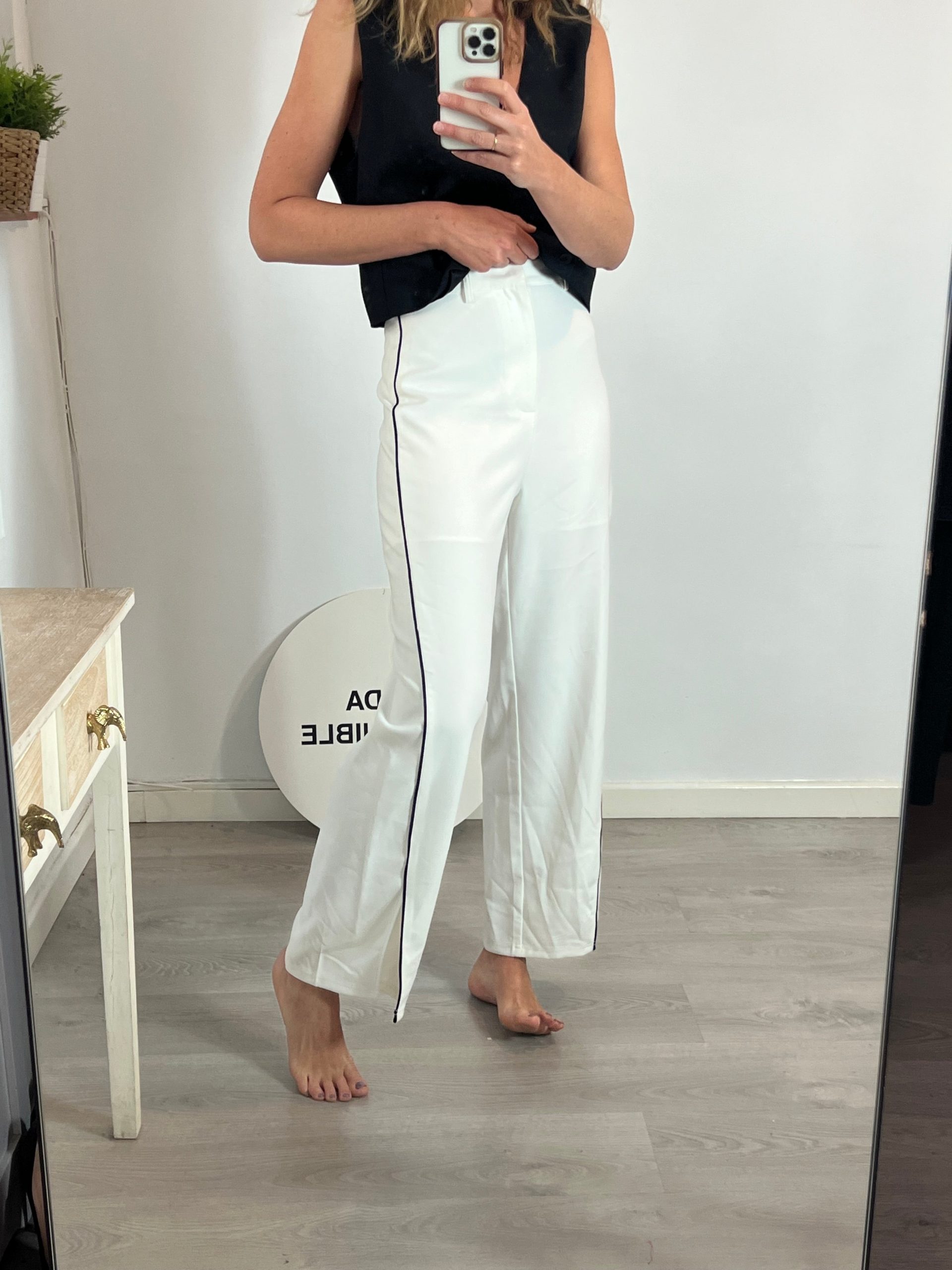 SHEIN. Pantalón blanco rayas lateral T.m
