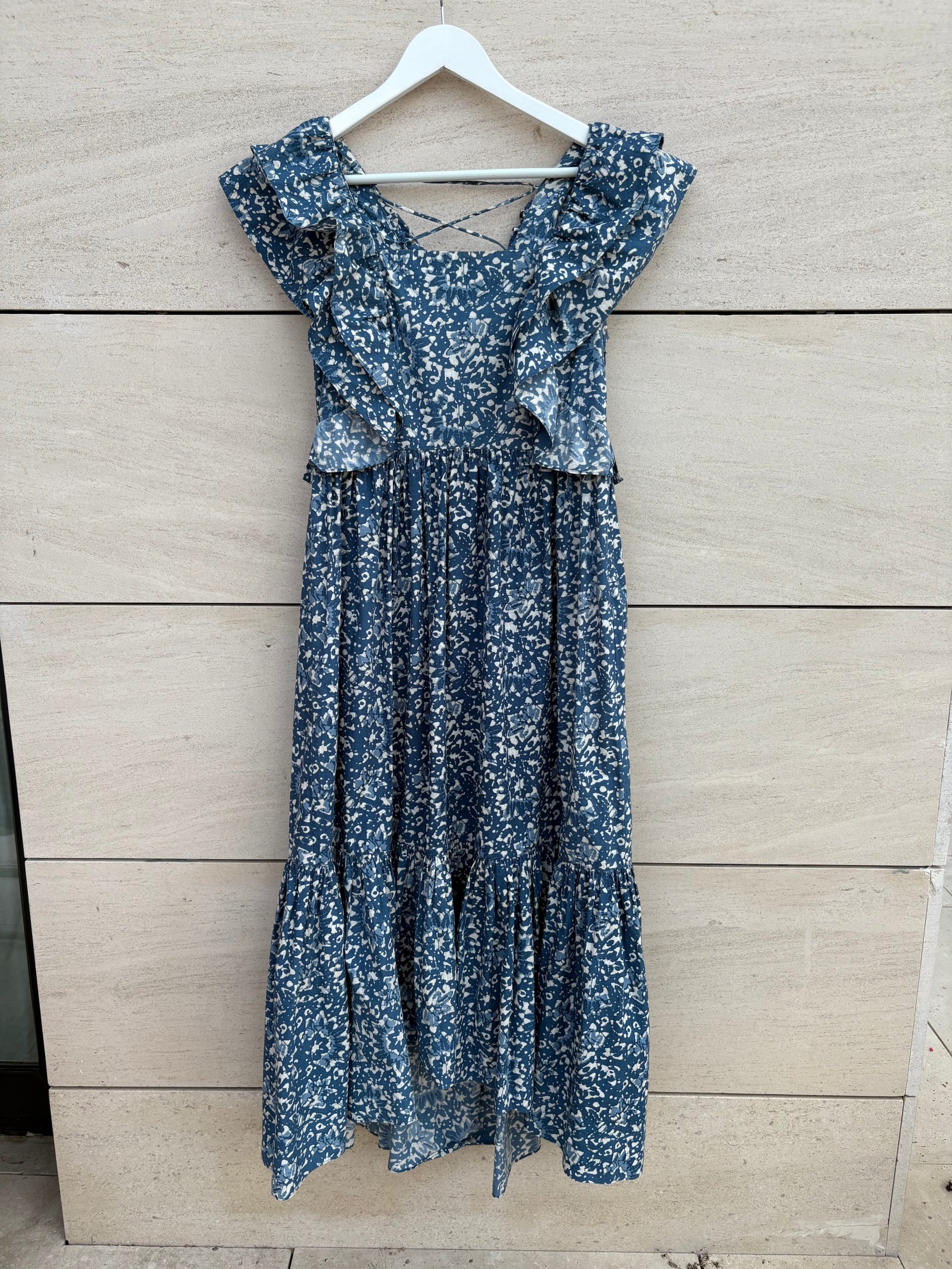 ULLA JOHNSON. Vestido largo azul volantes. T S