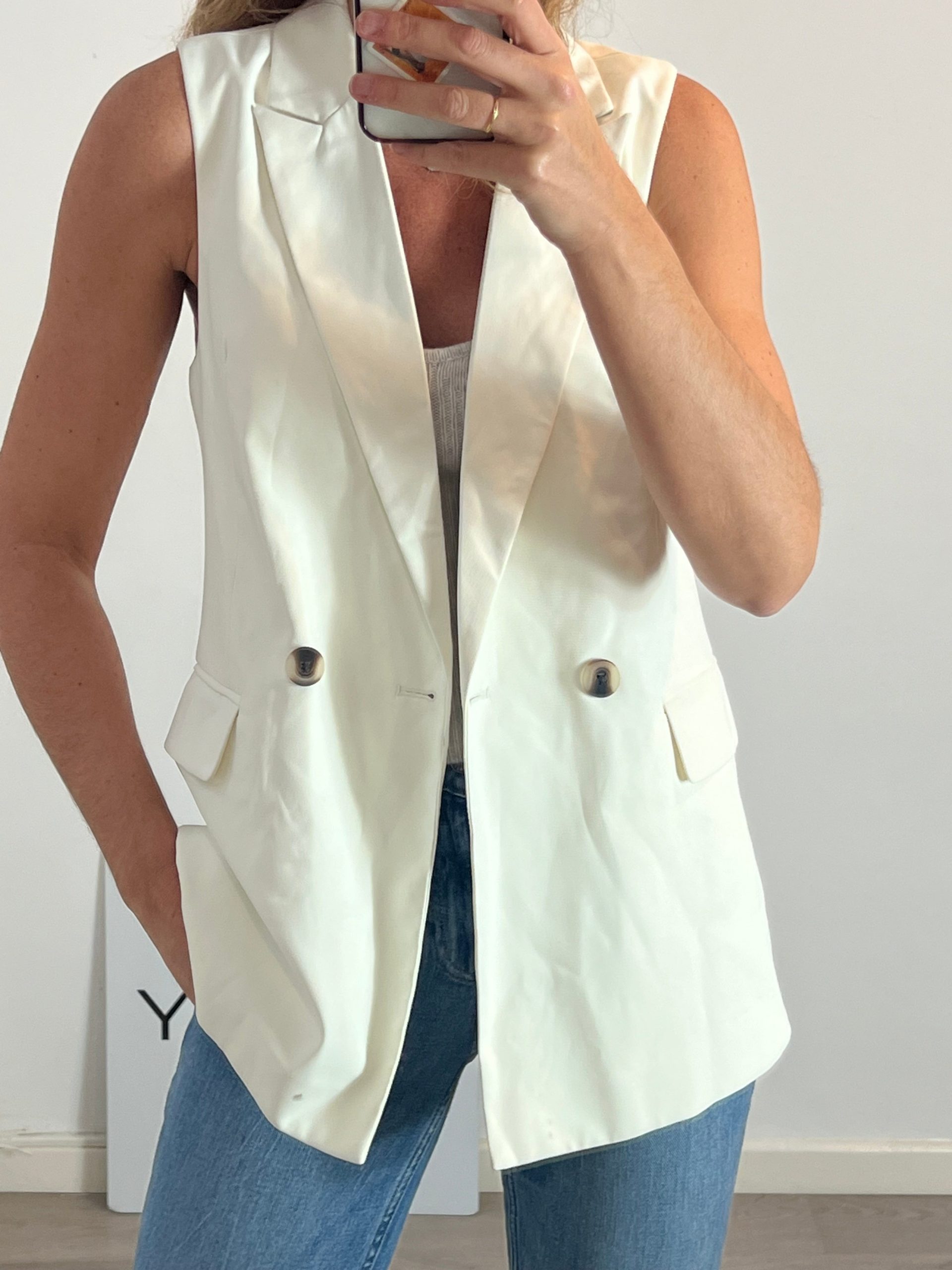 PIECES. Chaleco beige cruzado T.s