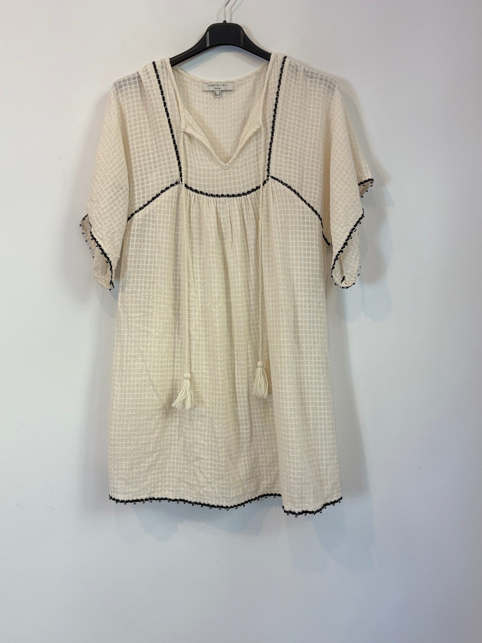 CORTEFEL. Vestido beige textura bordados. T S