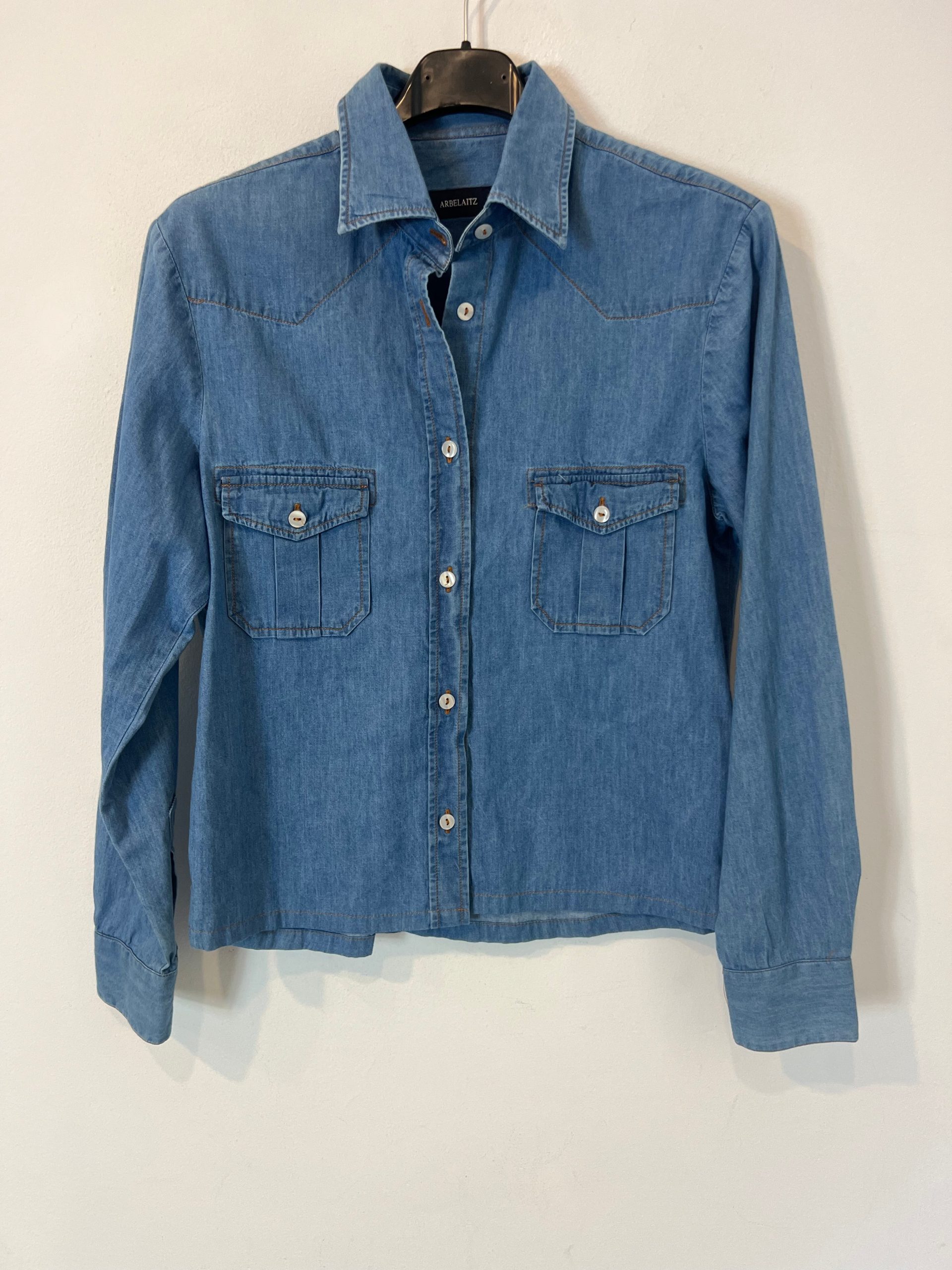 ARBELAITZ. Camisa denim ligera bolsillos. T S