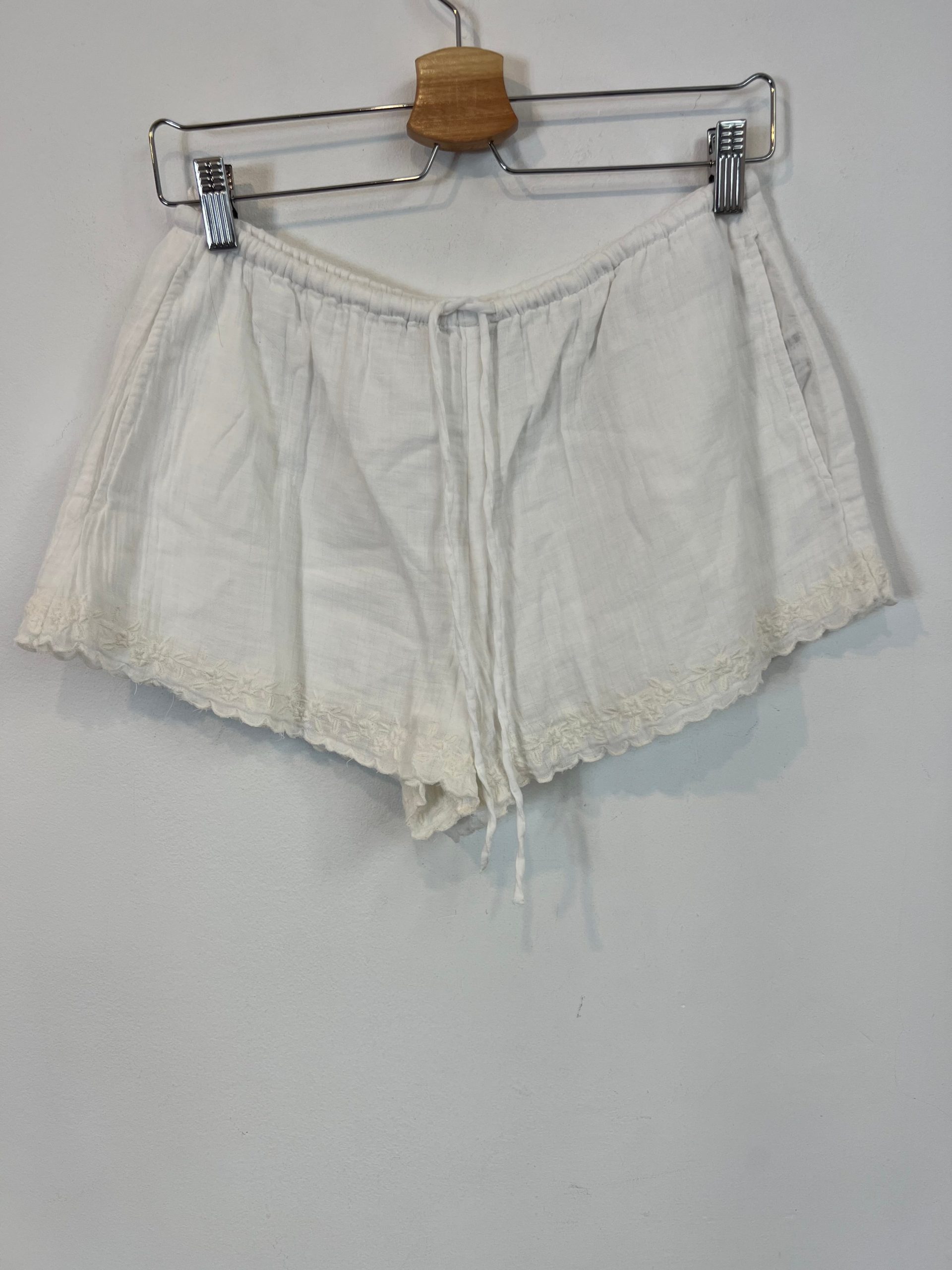 ZARA. Pantalón corto blanco algodón T.s