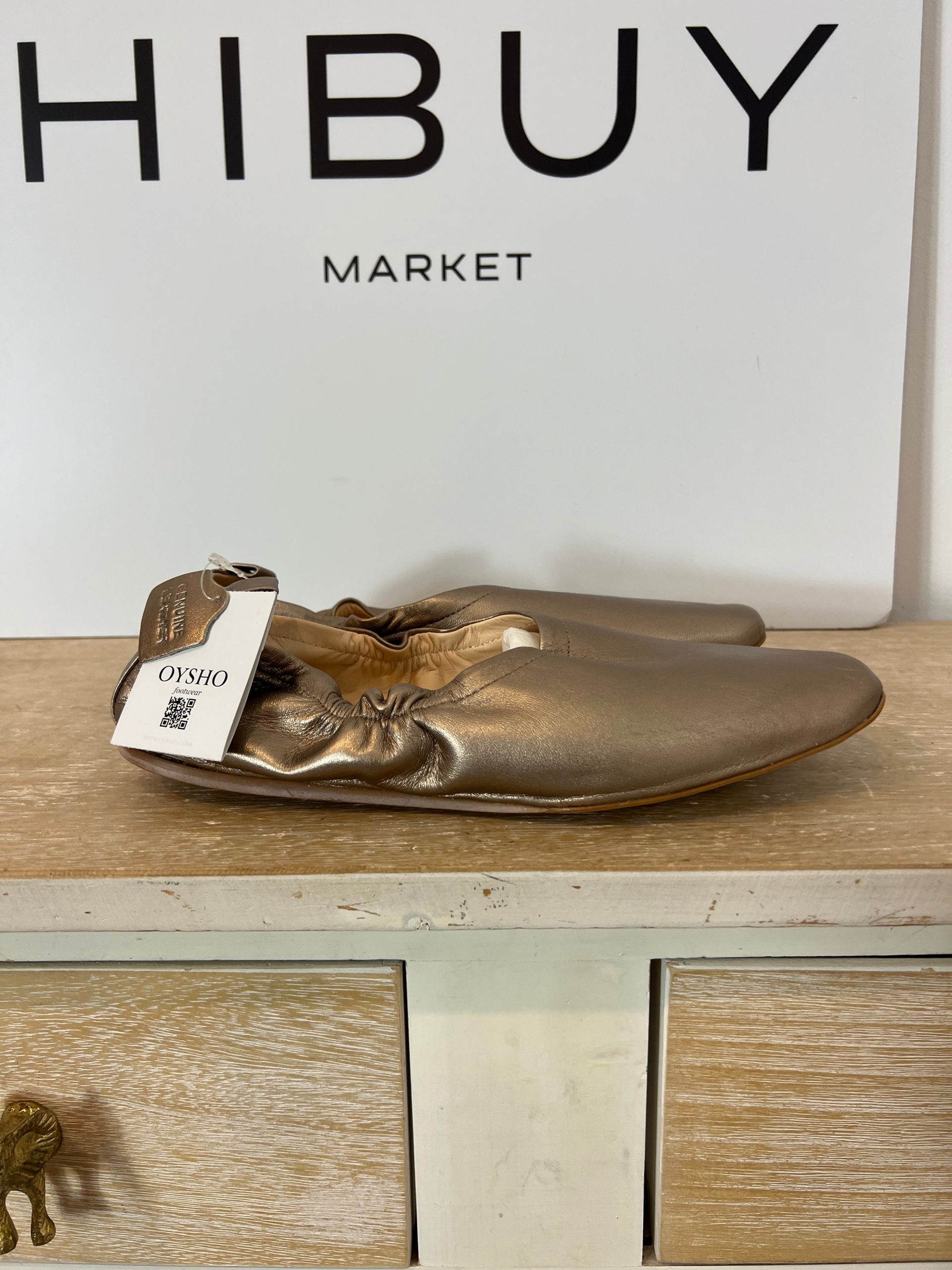 OYSHO. Zapatos plano dorado. T 39