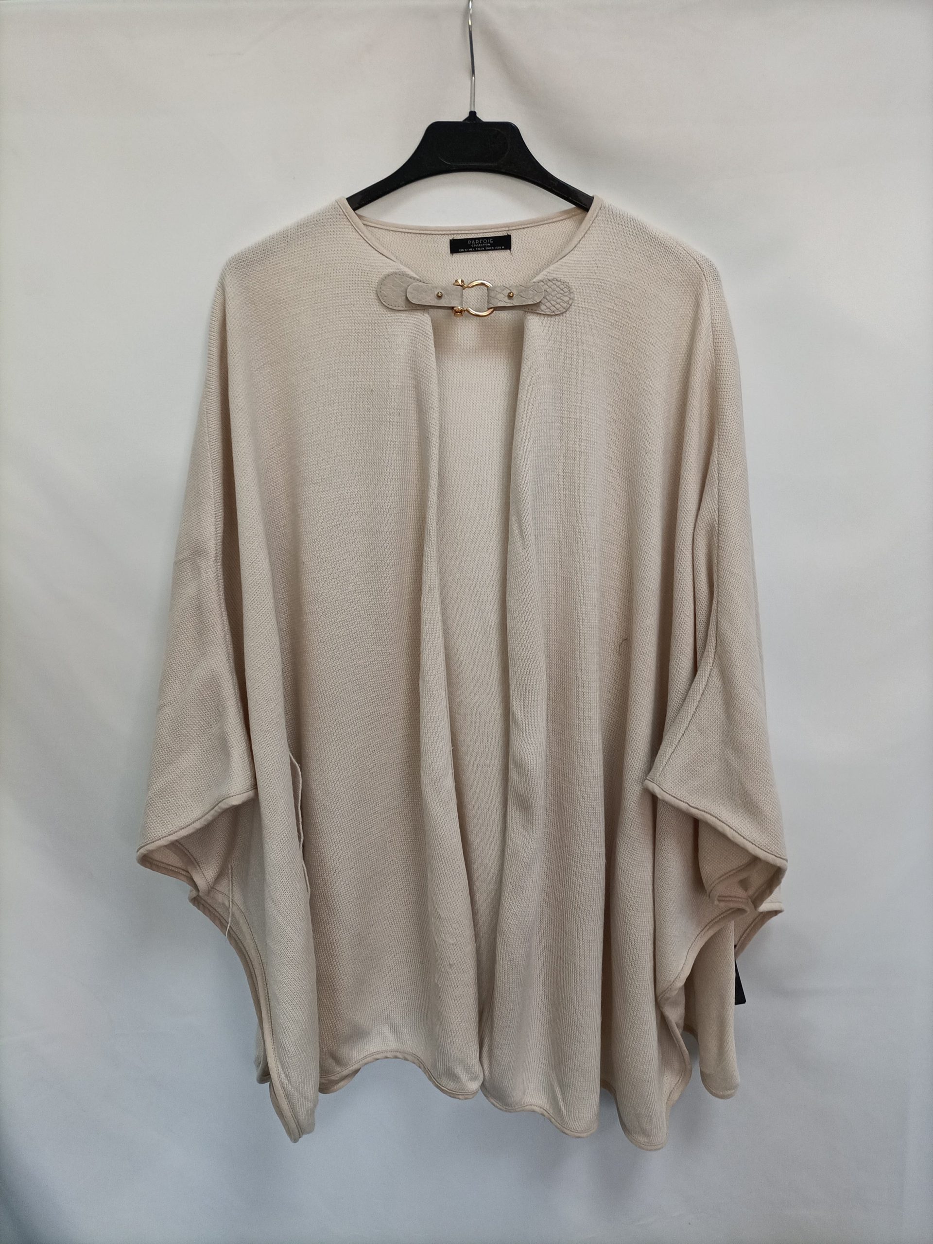 PARFOIS. Poncho de punto beige T.U