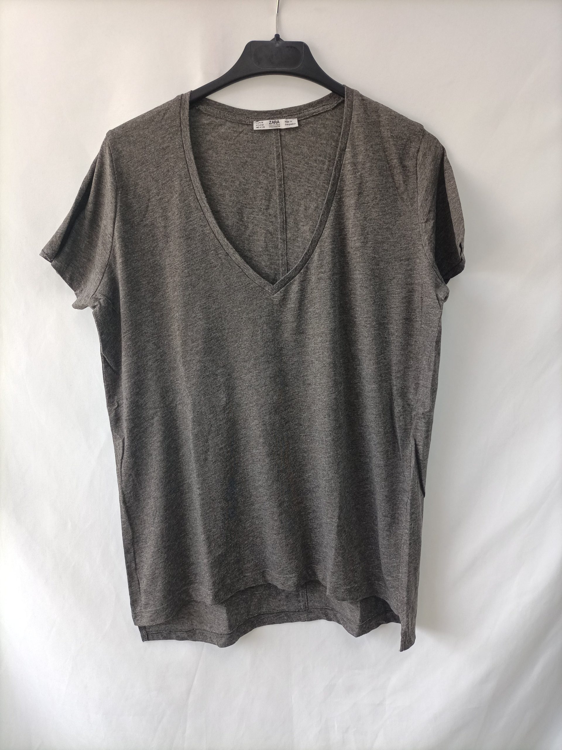 ZARA. Camiseta gris topo T.m