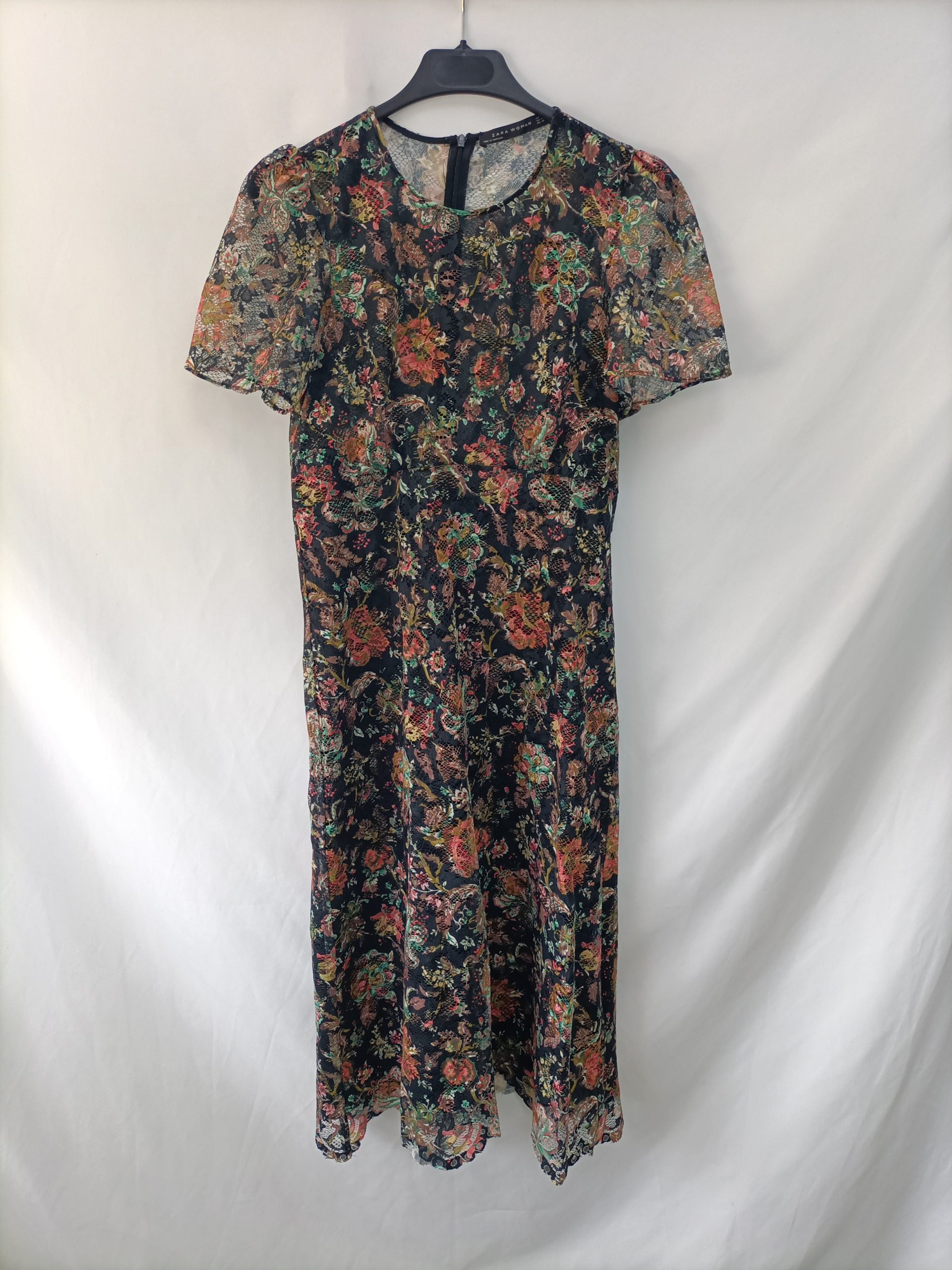 ZARA. Vestido encaje flores T.xs