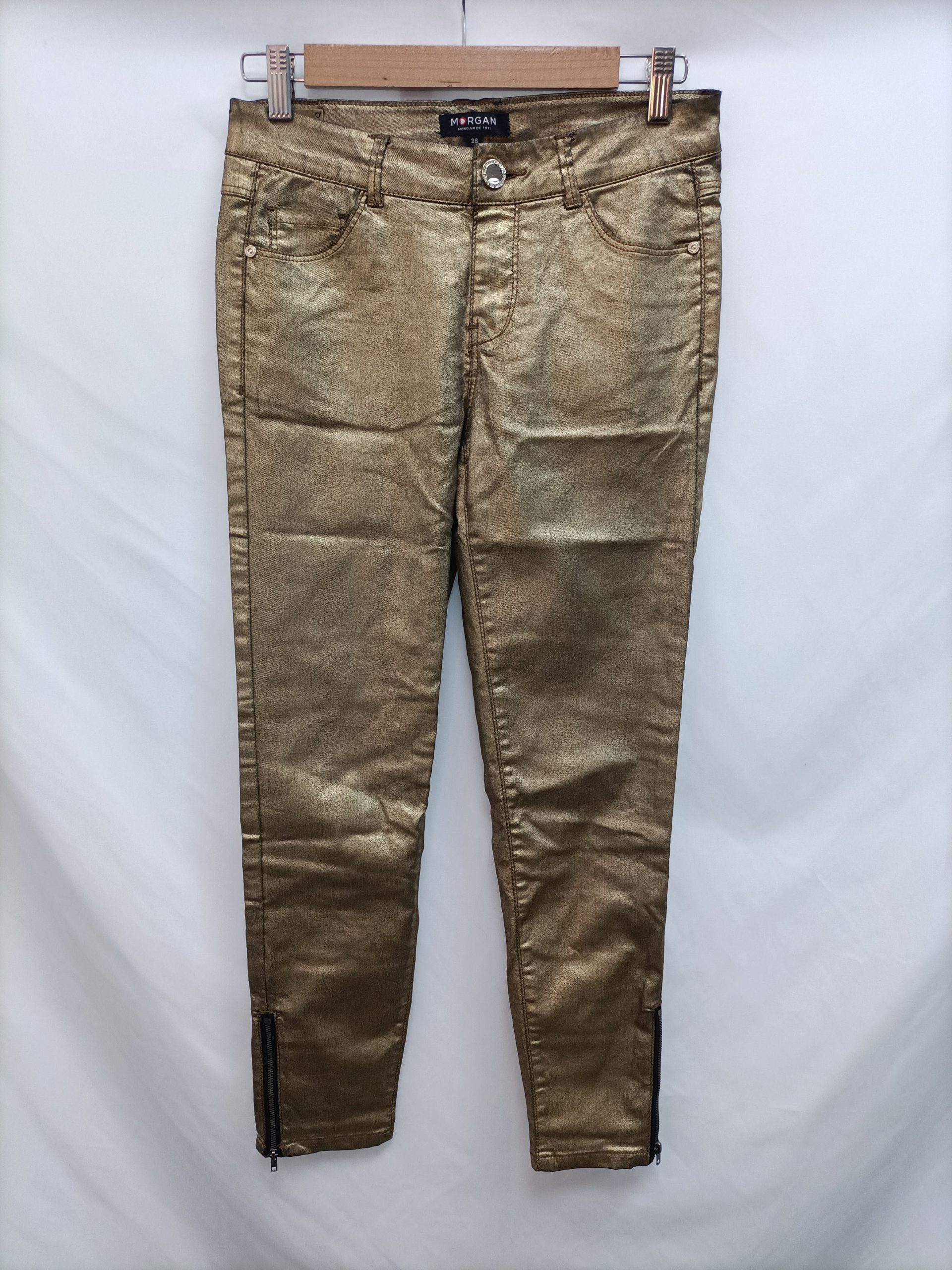 MORGAN. Pantalón encerado dorado T.36