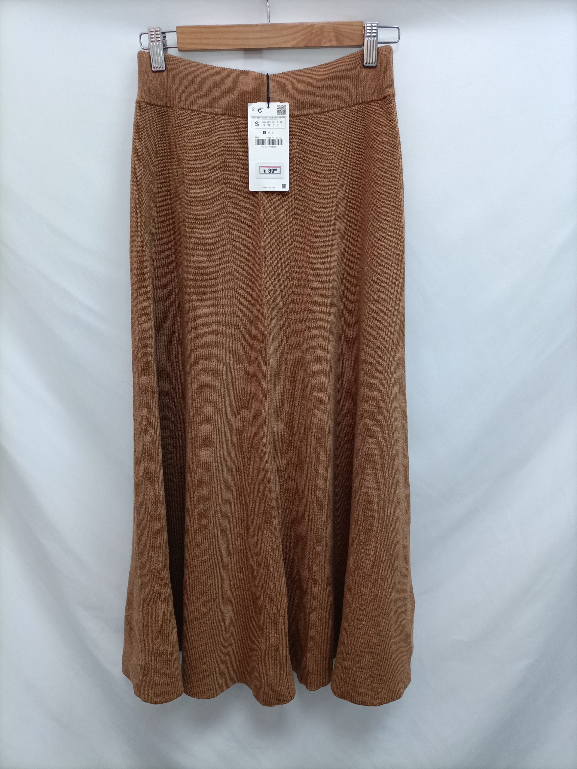 ZARA. Falda punto midi T.s