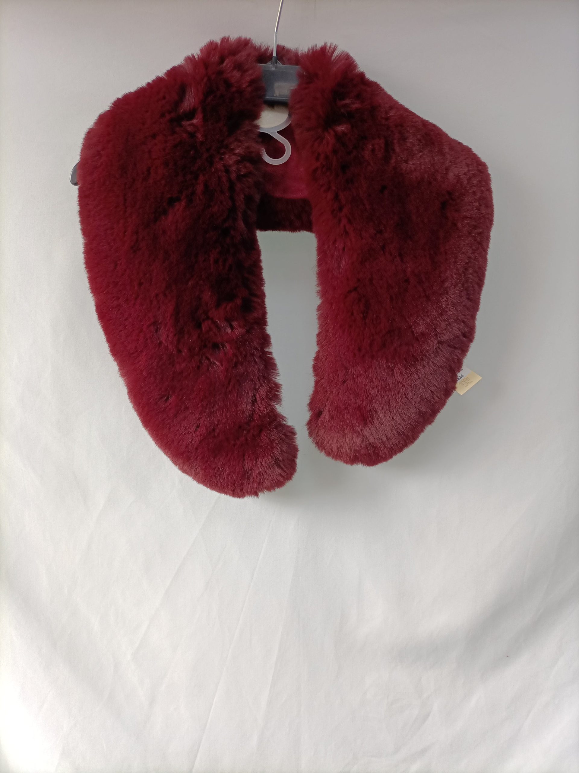 PRIMARK. cuello de pelo burdeos