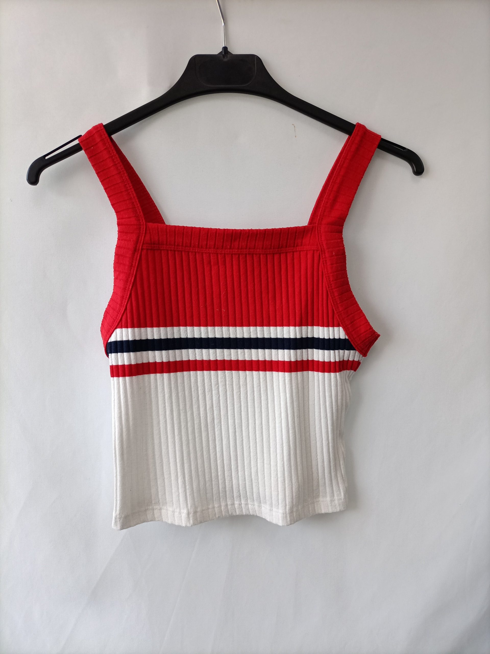 BERSHKA. Top rayas corto T.s