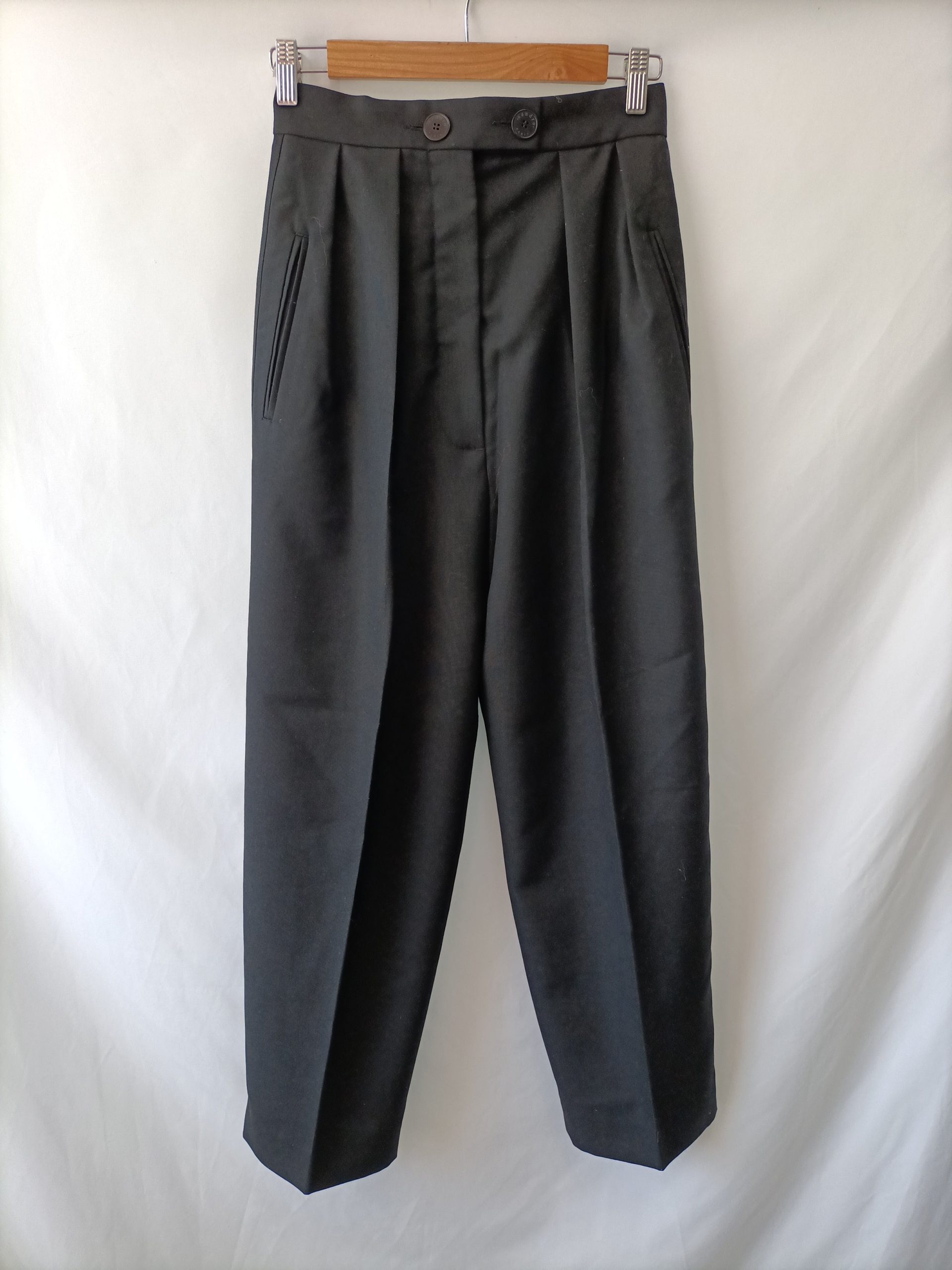 SANDRO. Pantalón negro pinzas T.34