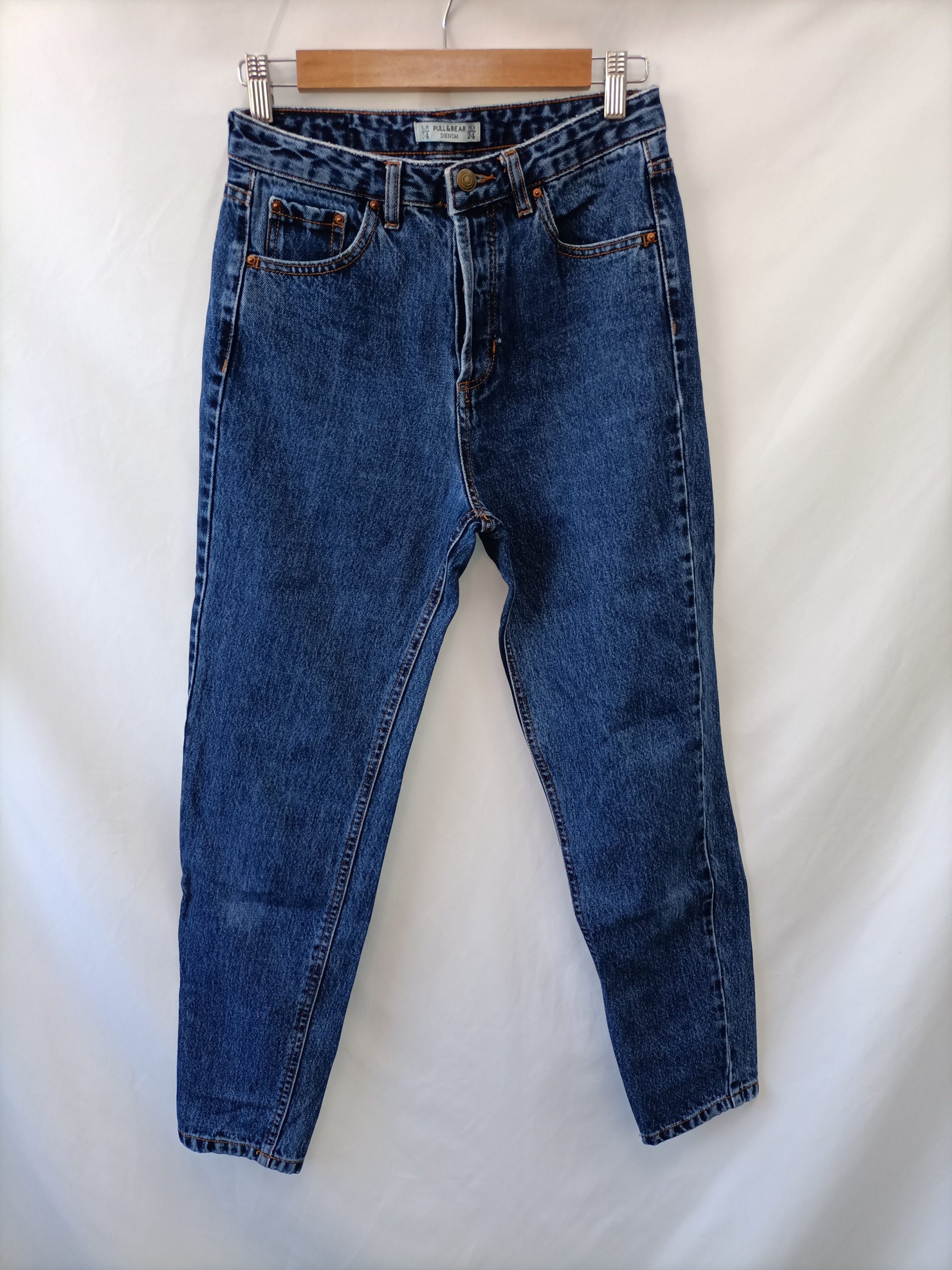 PULL&BEAR. Pantalón monfit oscuro T.34