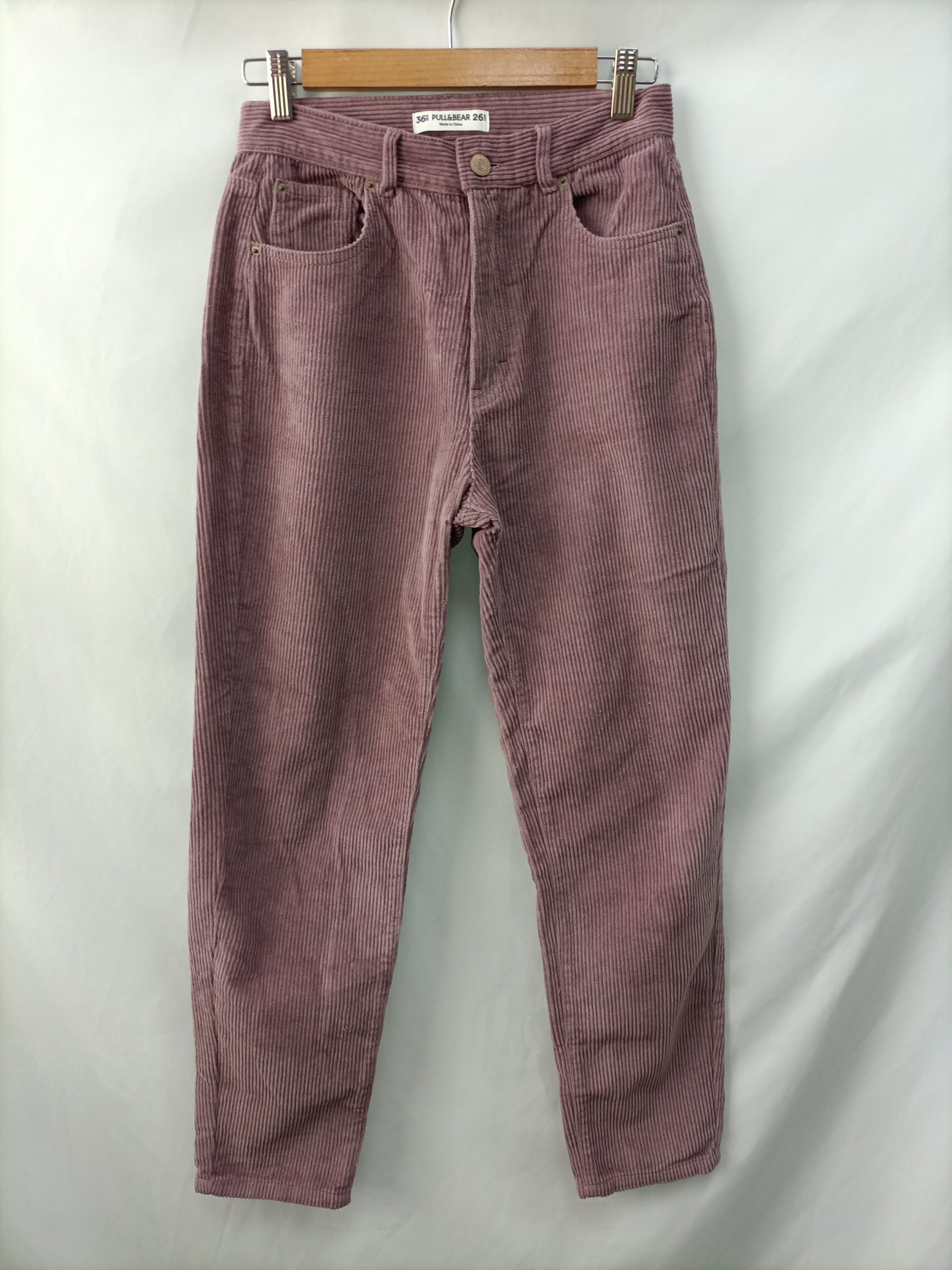 PULL&BEAR. Pantalón pana lila T.36