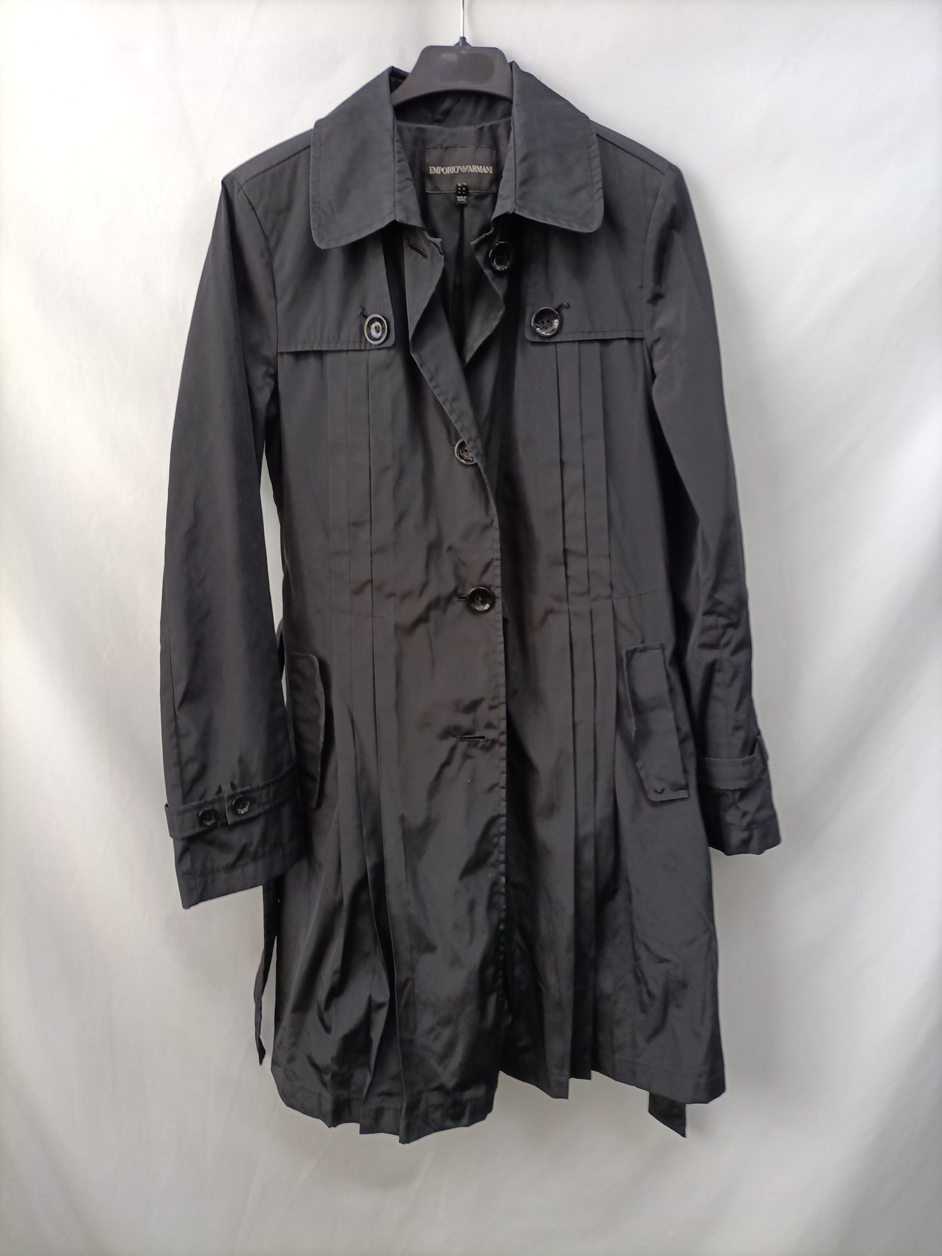 EMPORIO ARMANI. Gabardina negra T.36