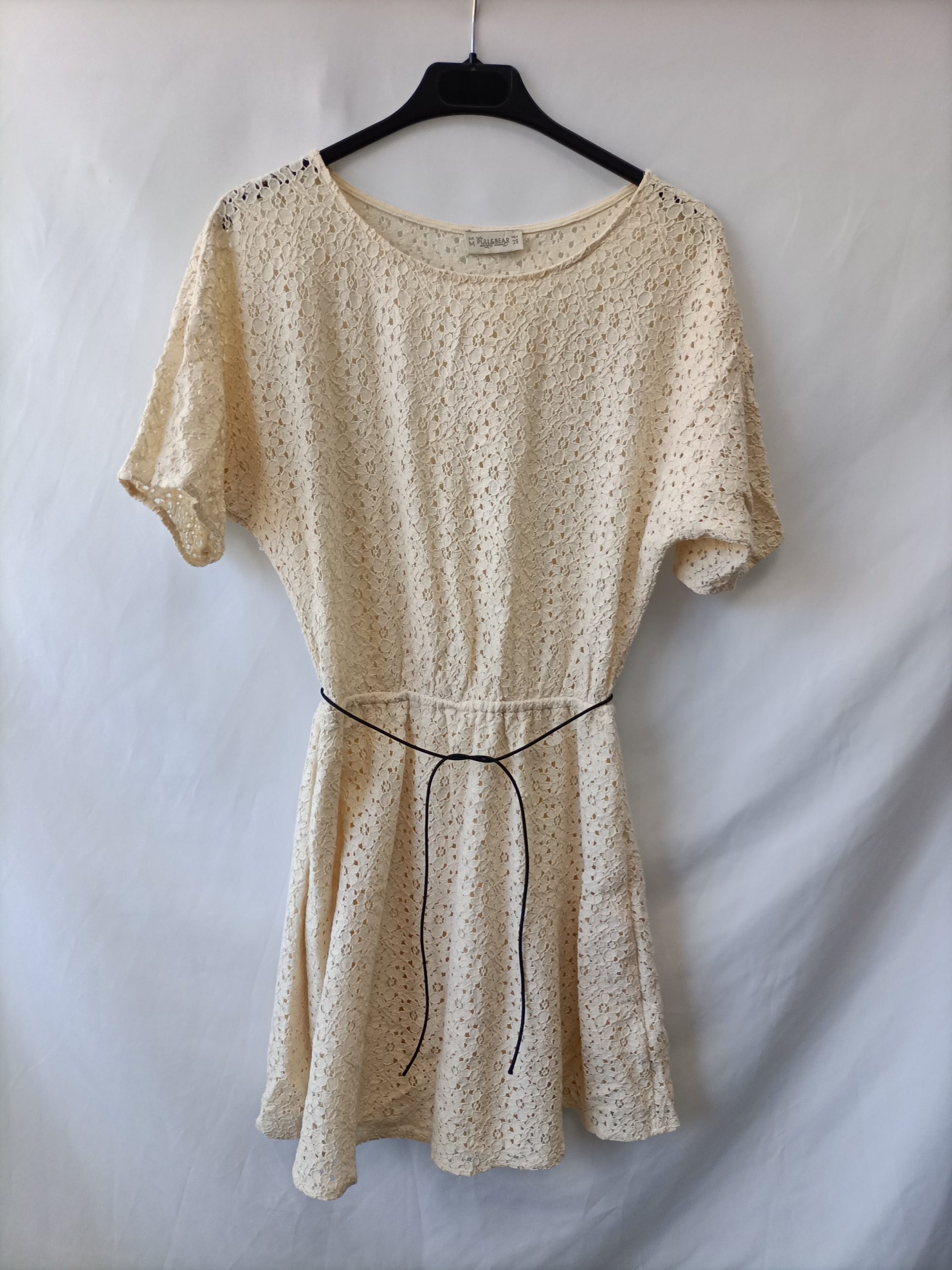 PULL&BEAR. Vestido beige encajes T.m