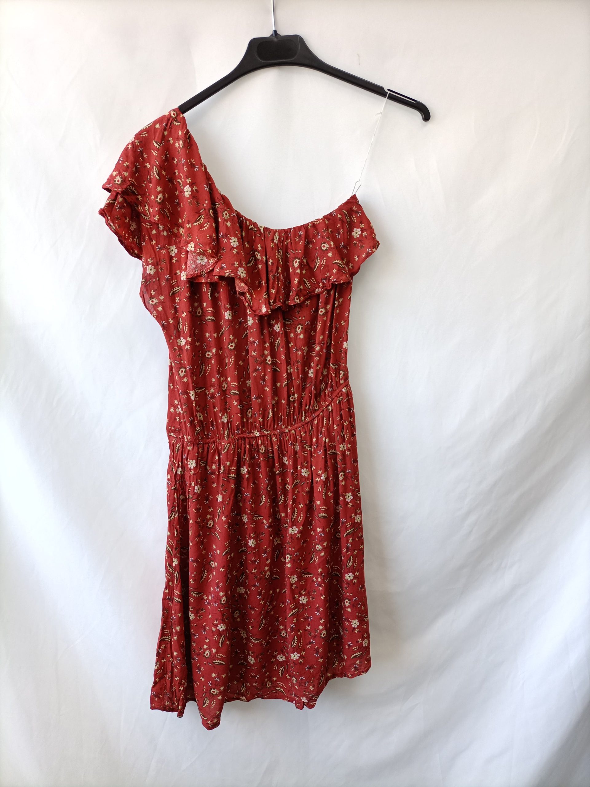 PULL&BEAR. Vestido burdeos flores T.m