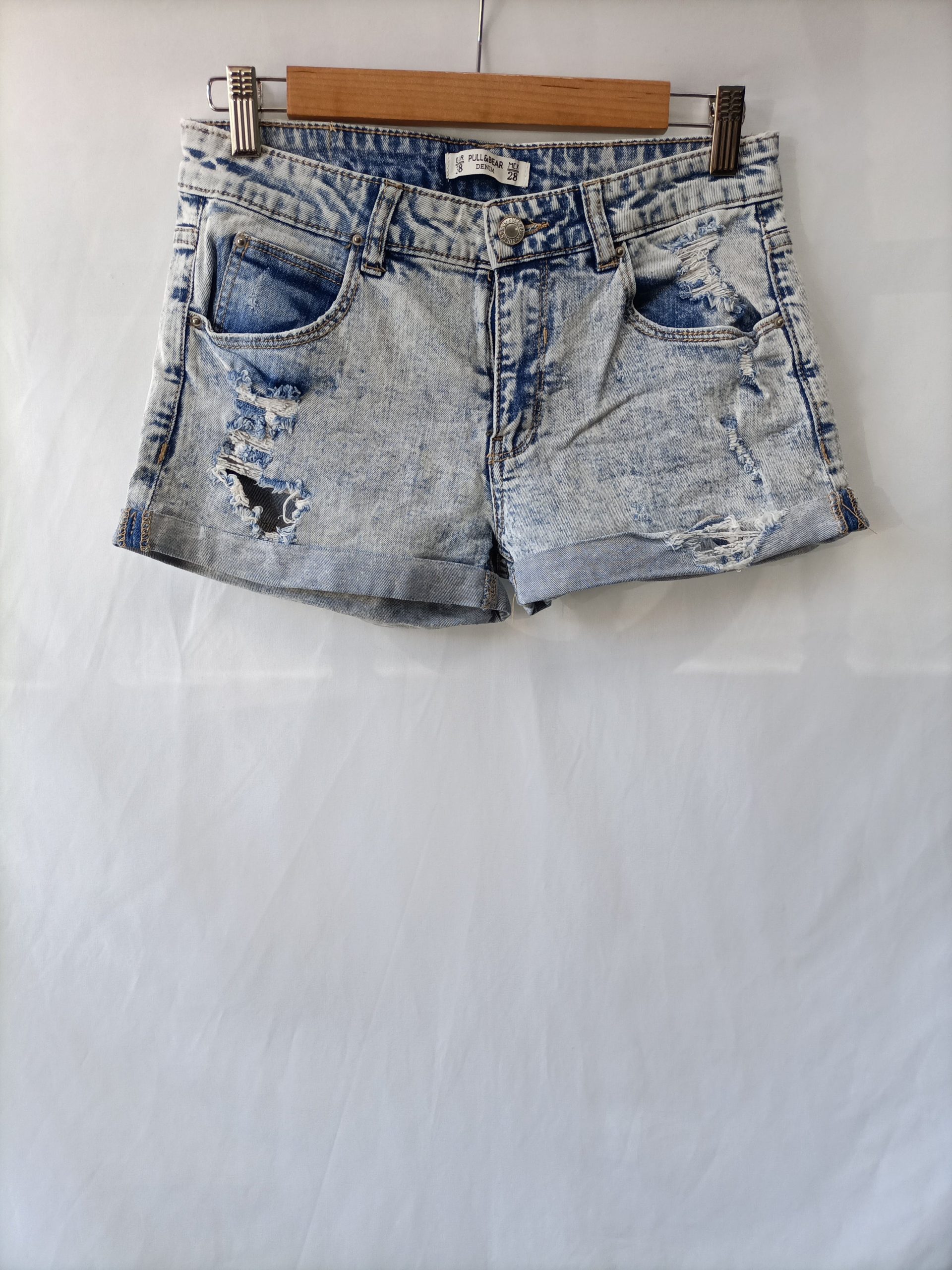 PULL&BEAR. Shorts efecto lavado T.38
