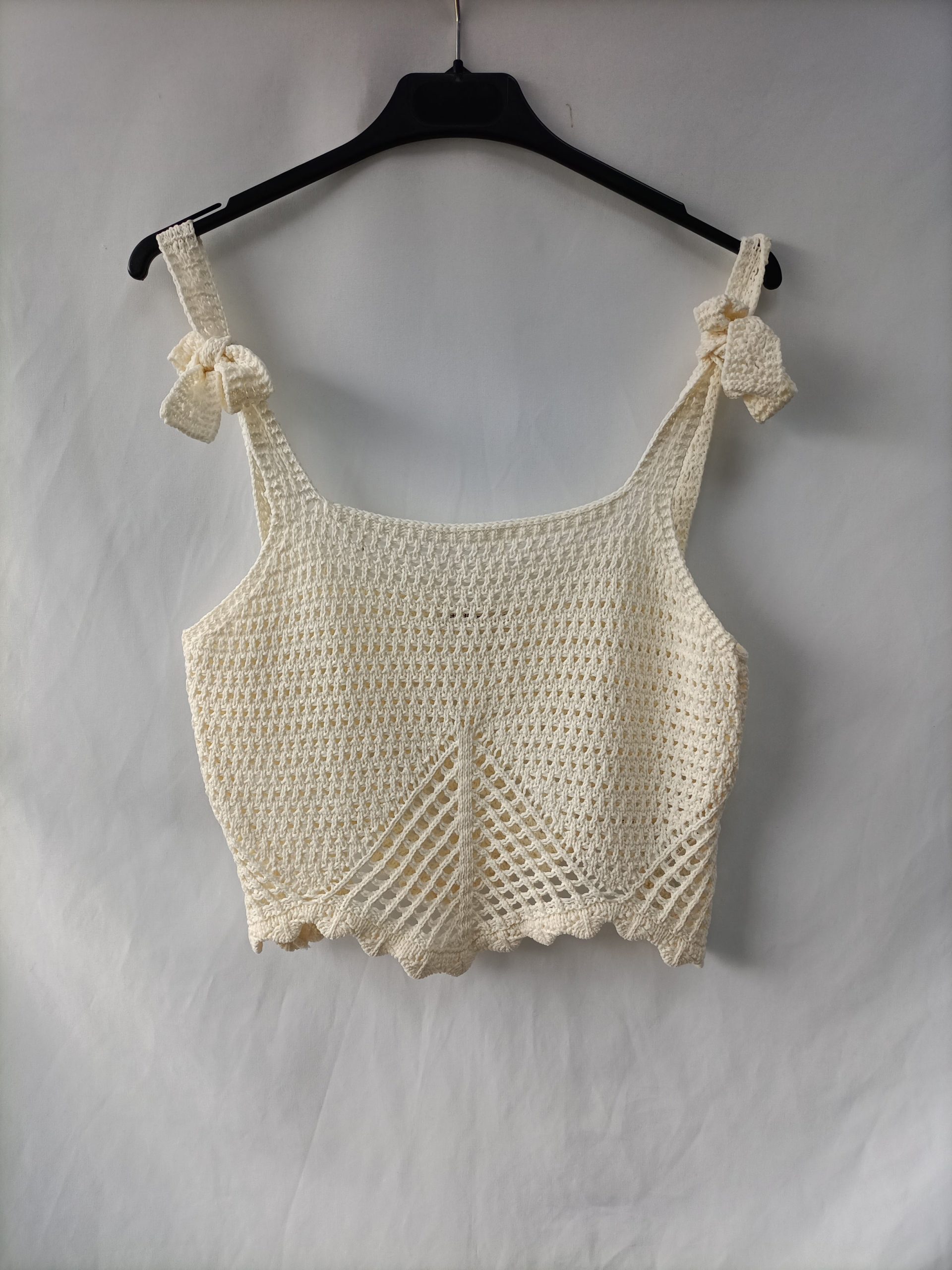 STRADIVARIUS.Top blanco croché T.M