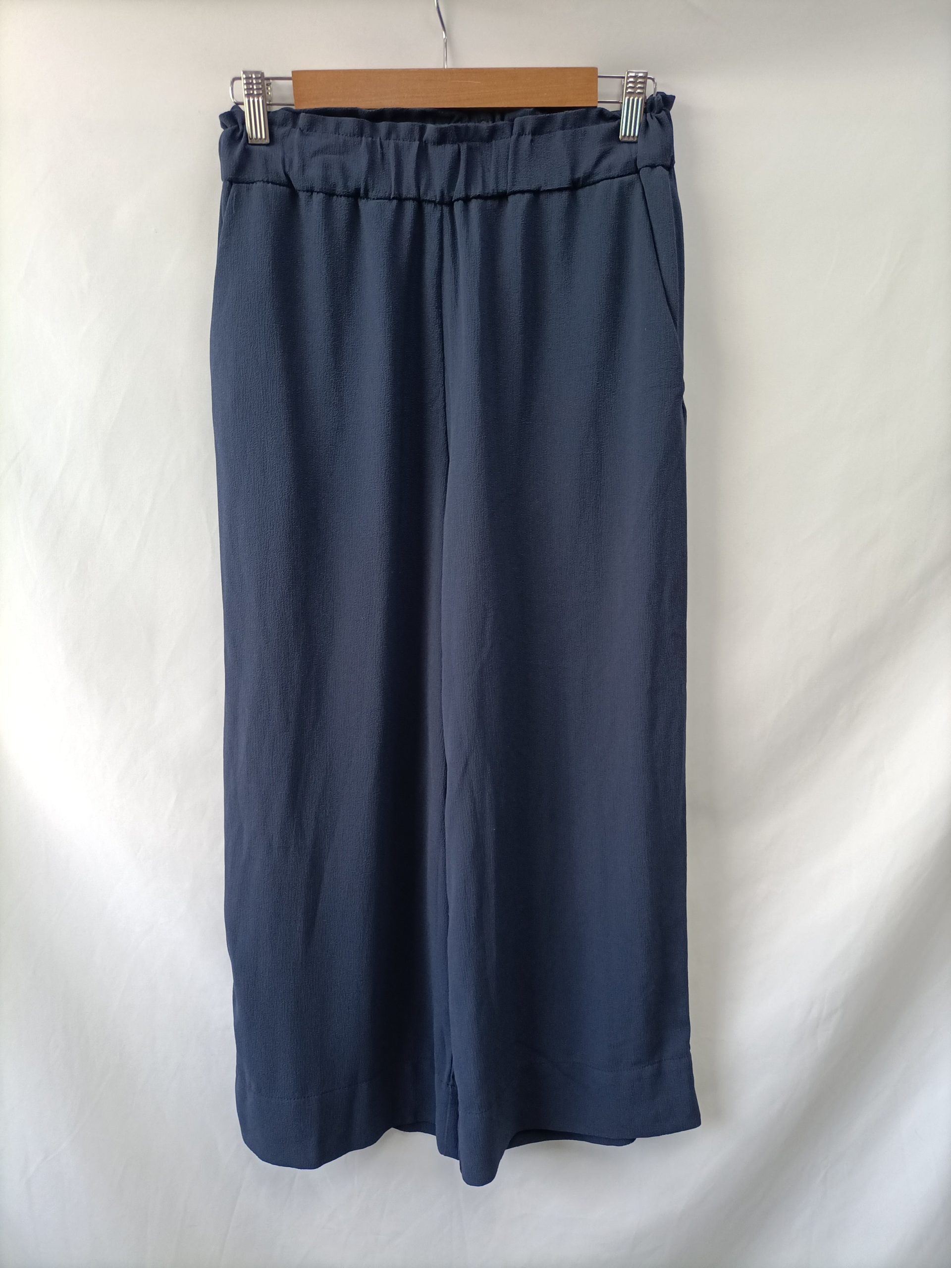H&M. Pantalón culotte azul T.36