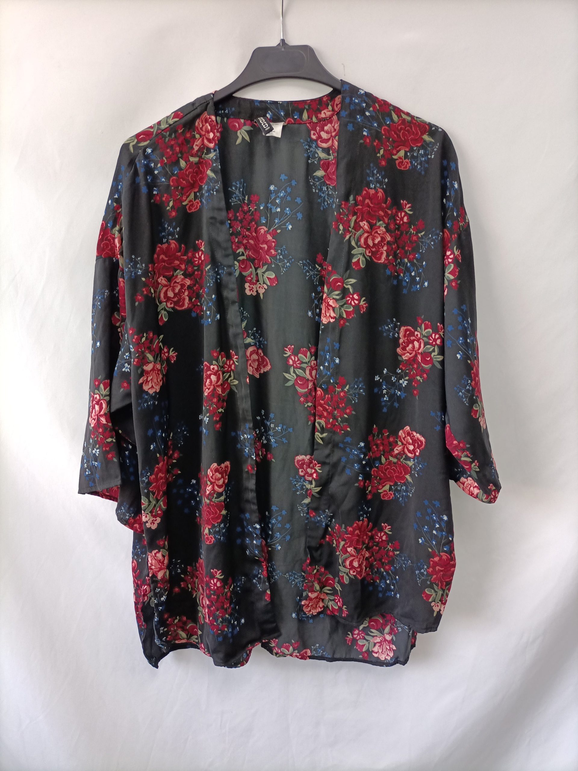 H&M. Kimono negro flores T.s