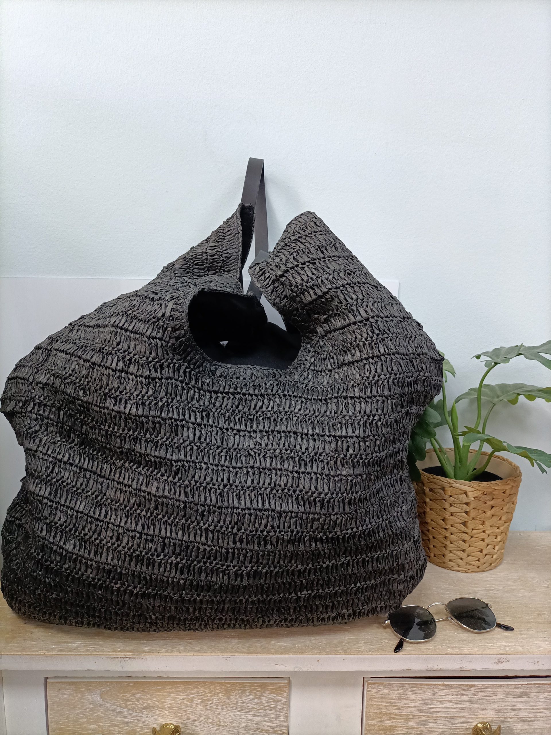 COS. Maxi bolso negro