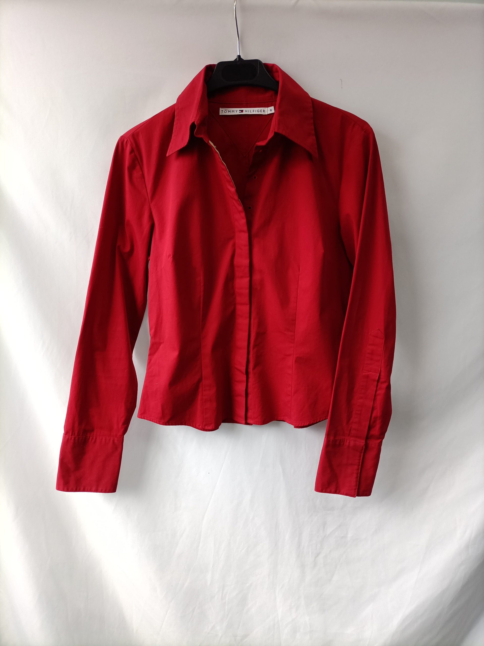 TOMMY HILFIGER. Blus cortita roja T.6(s)