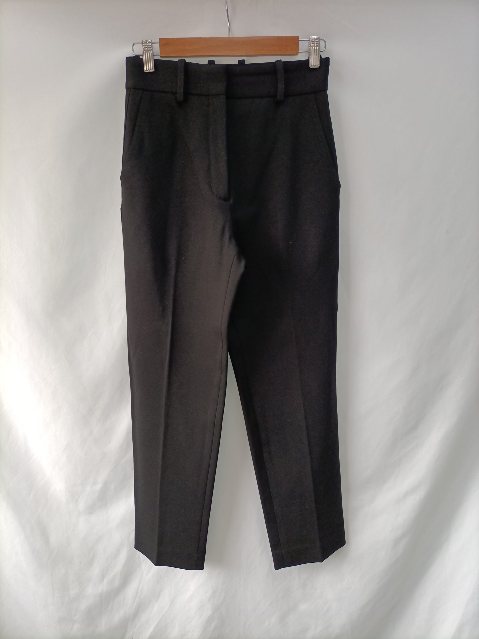 SANDRO. Pantalón negro elástico T.34