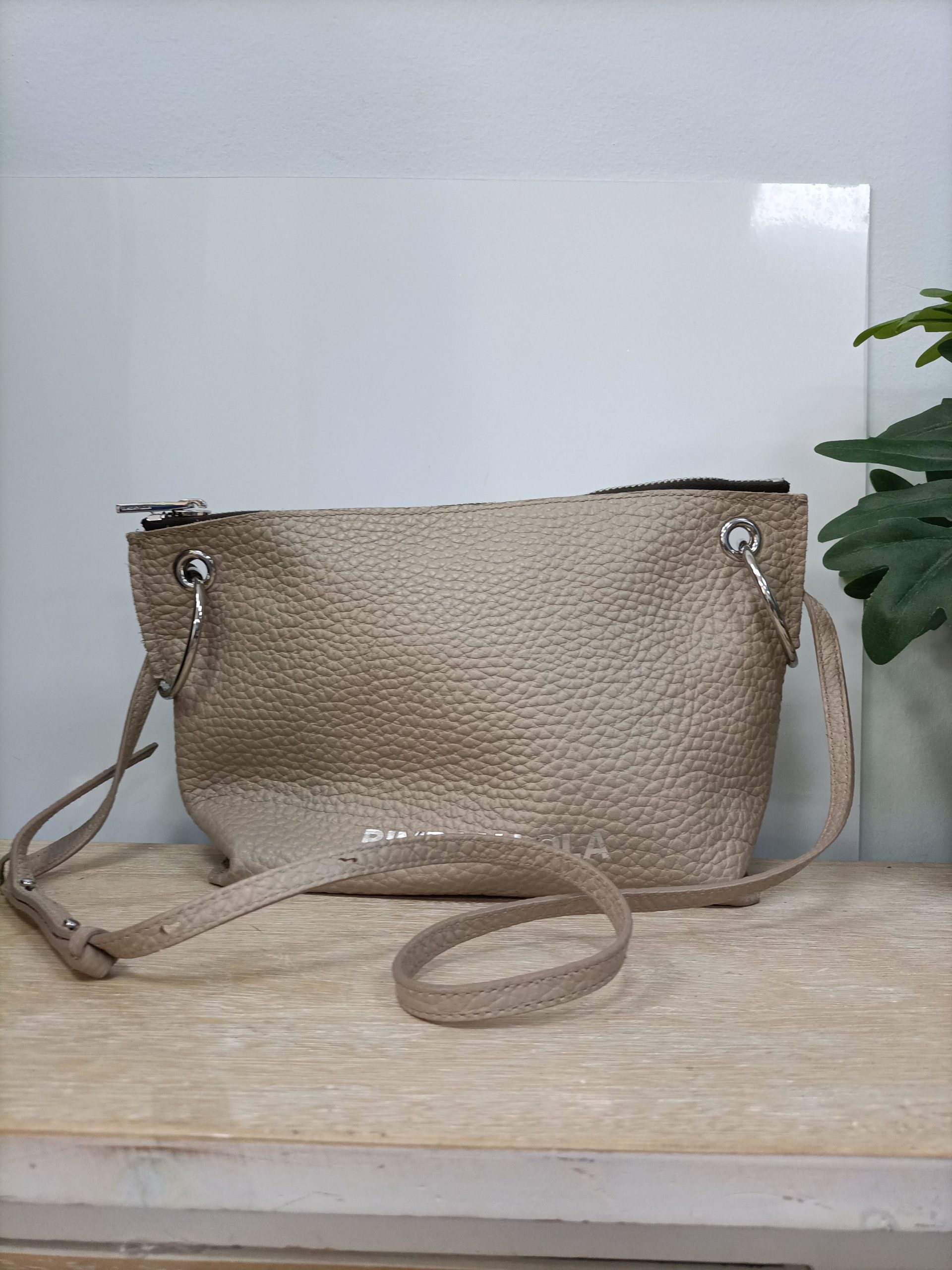 BIMBA Y LOLA. Bolso bandolera Beige