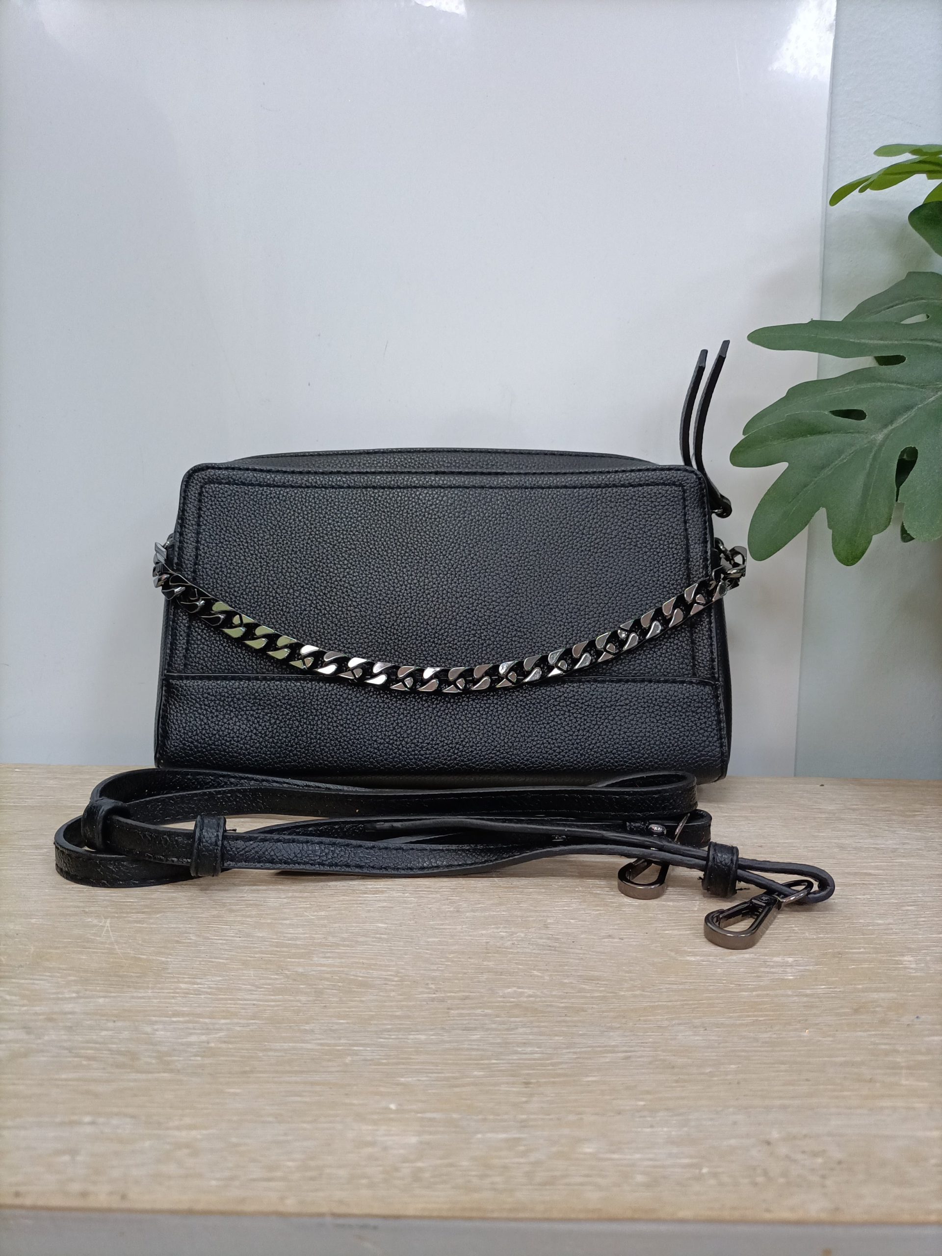 PARFOIS. Bolso negro polipiel