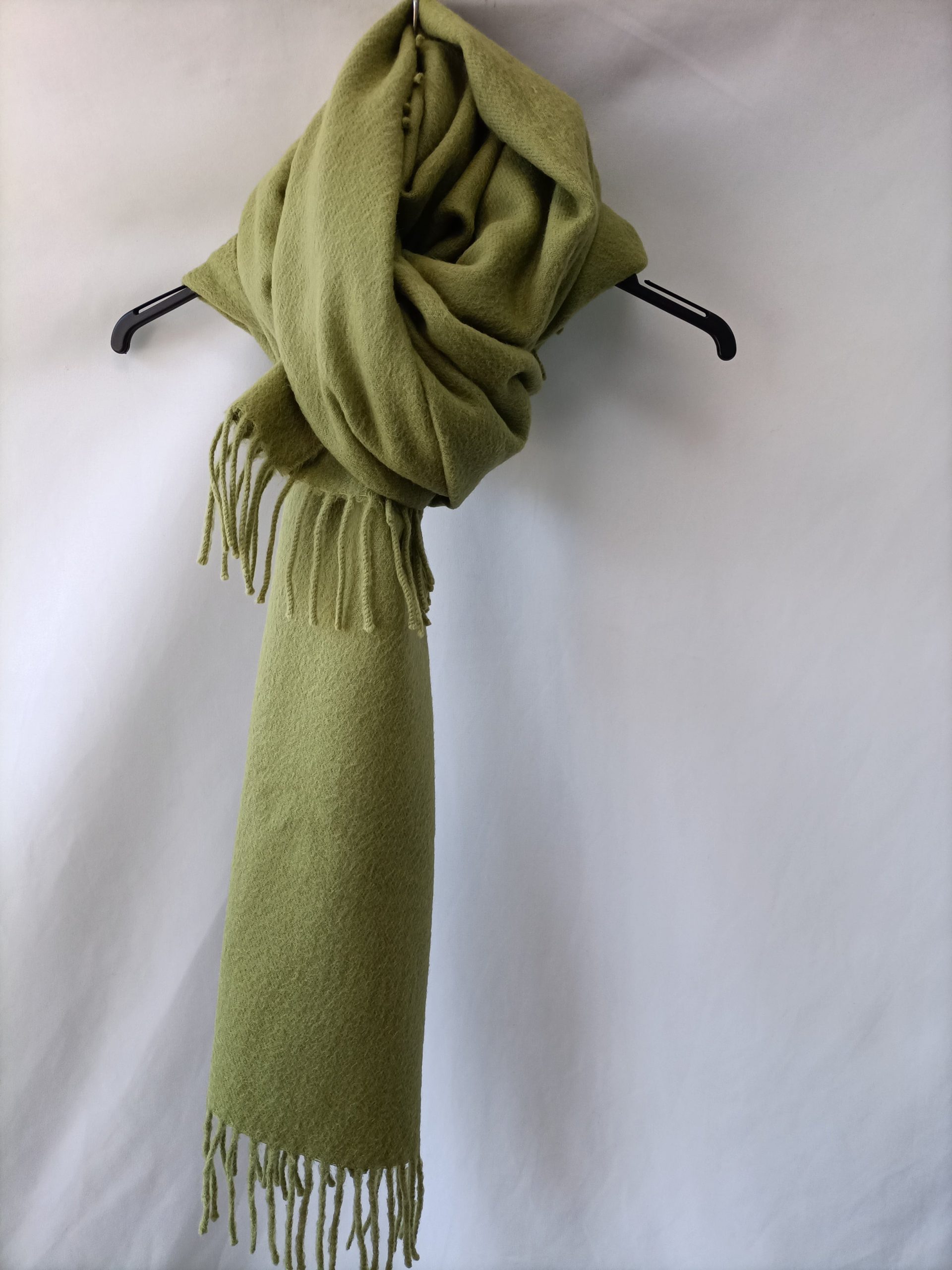 ADOLFO DOMÍNGUEZ. Bufanda verde