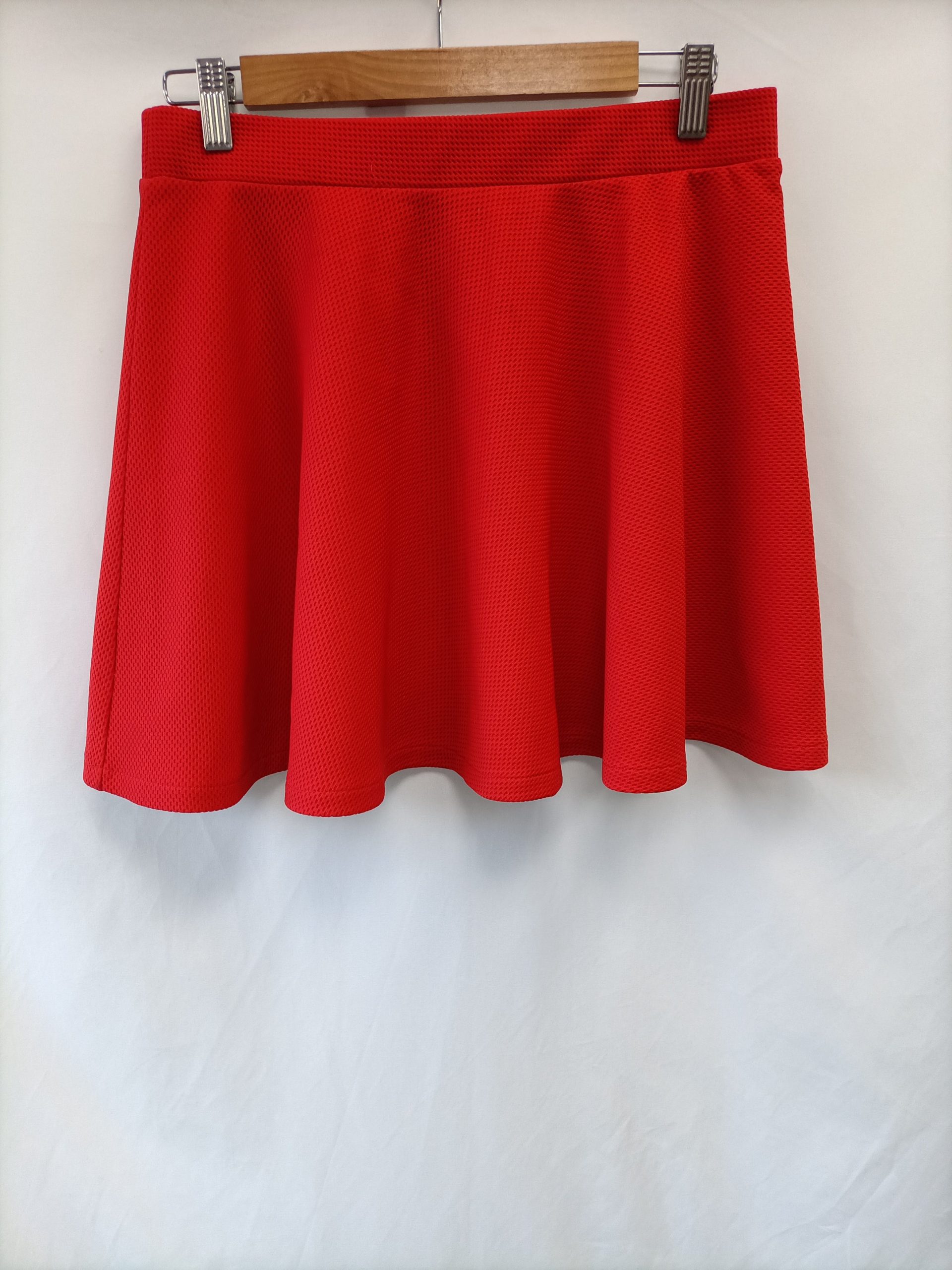 PRIMARK. Falda corta roja T.40