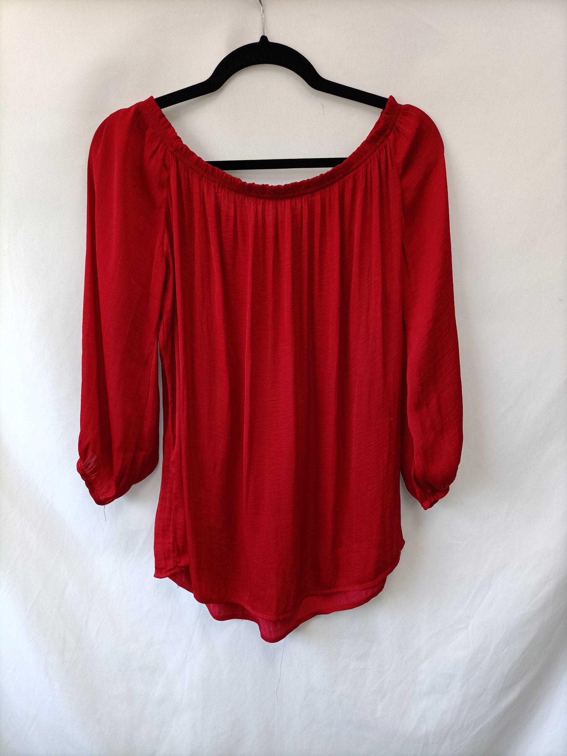 OYSHO. Blusa roja fluida T.s