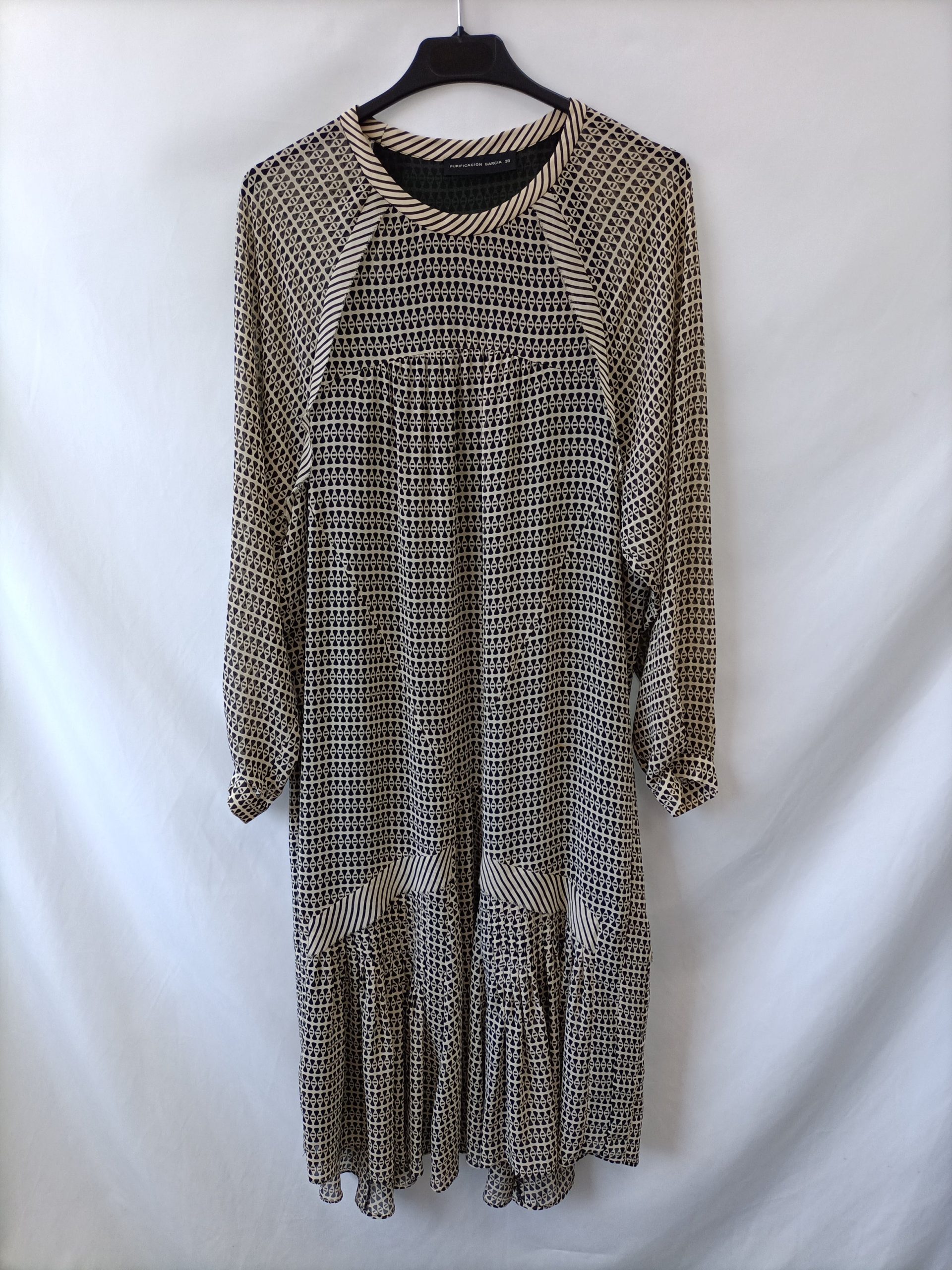 PURIFICACIÓN GARCÍA. Vestido midi beige y negro T.38