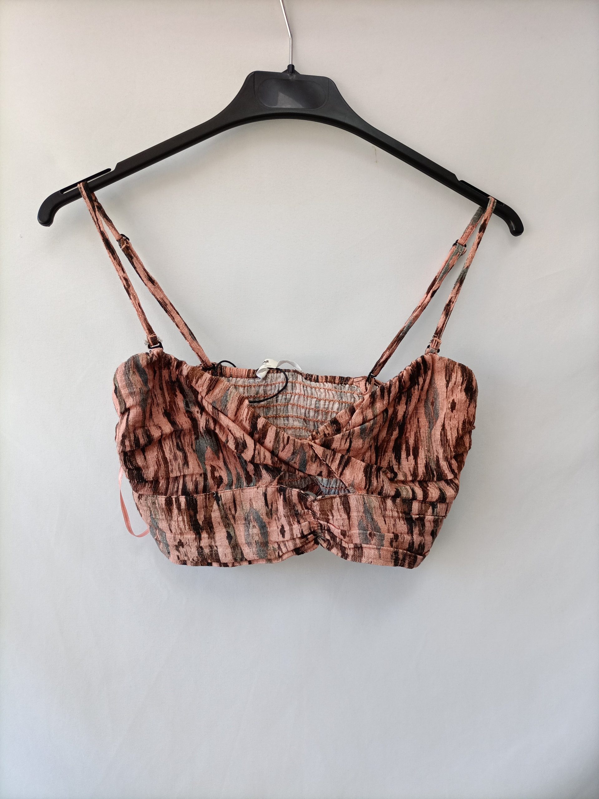 PULL&BEAR.Croptop rosa estampado tonos tierra T.S