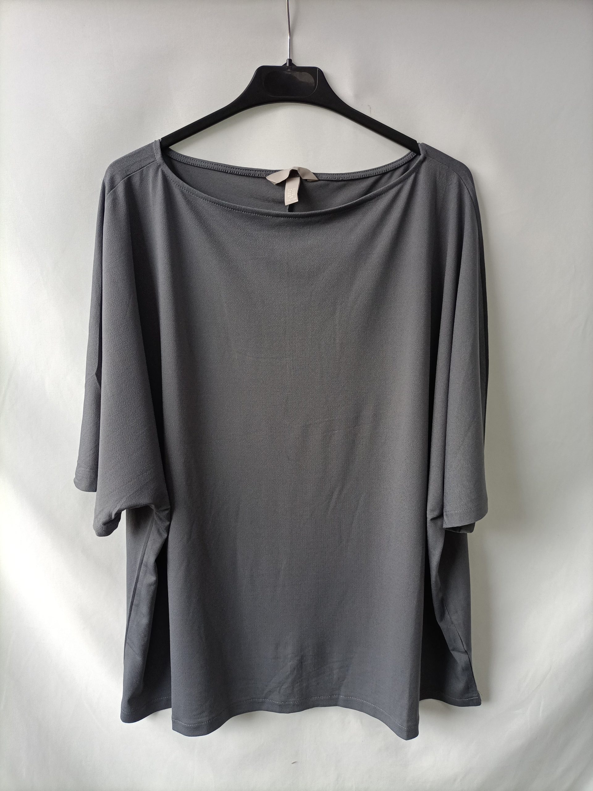 H&M. Camiseta gris Fluida T.xl