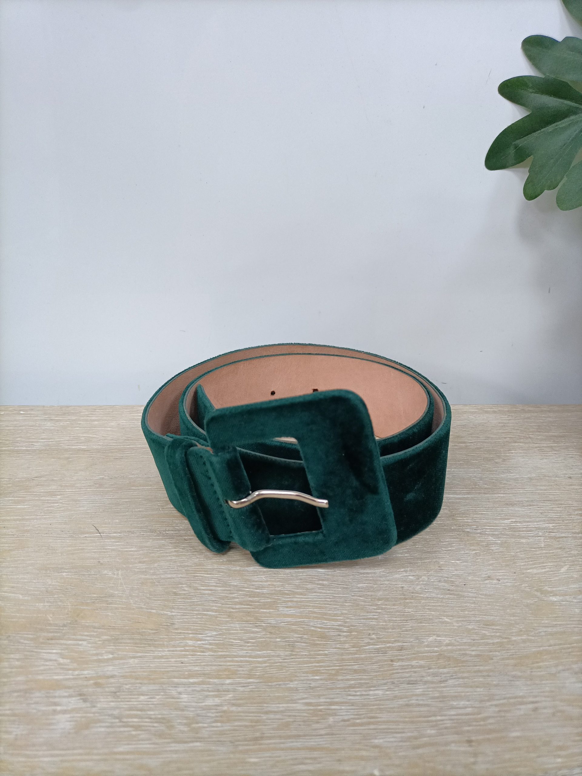 UTERQÜE. Cinturón verde terciopelo T.80