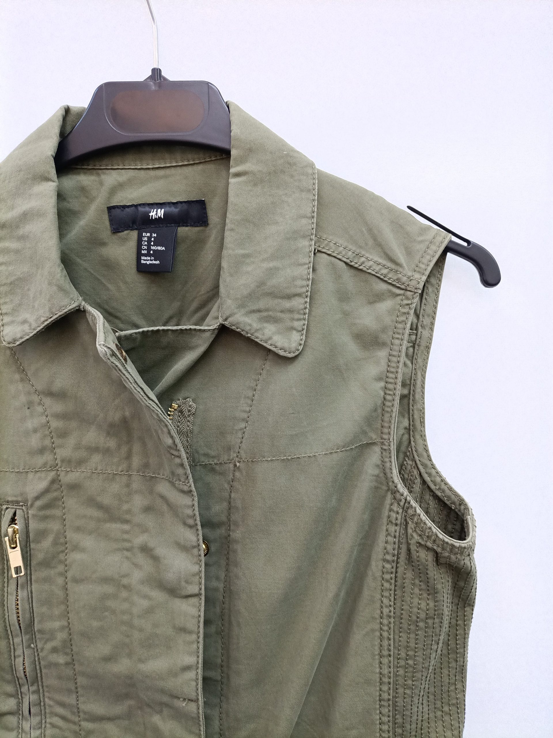 H&M. Parka verde sin mangas T.34