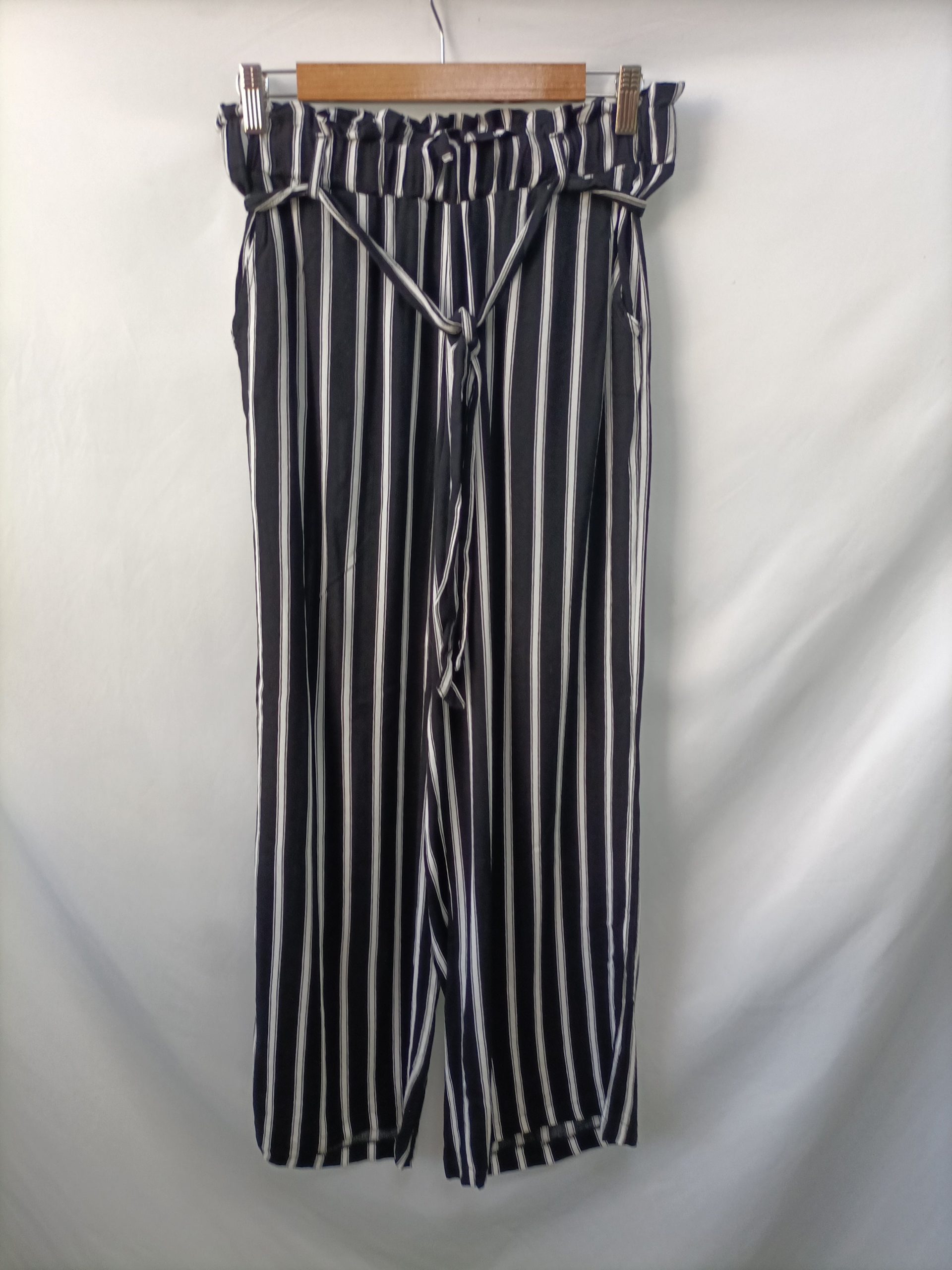 C&A. Pantalón fluido rayas T.38