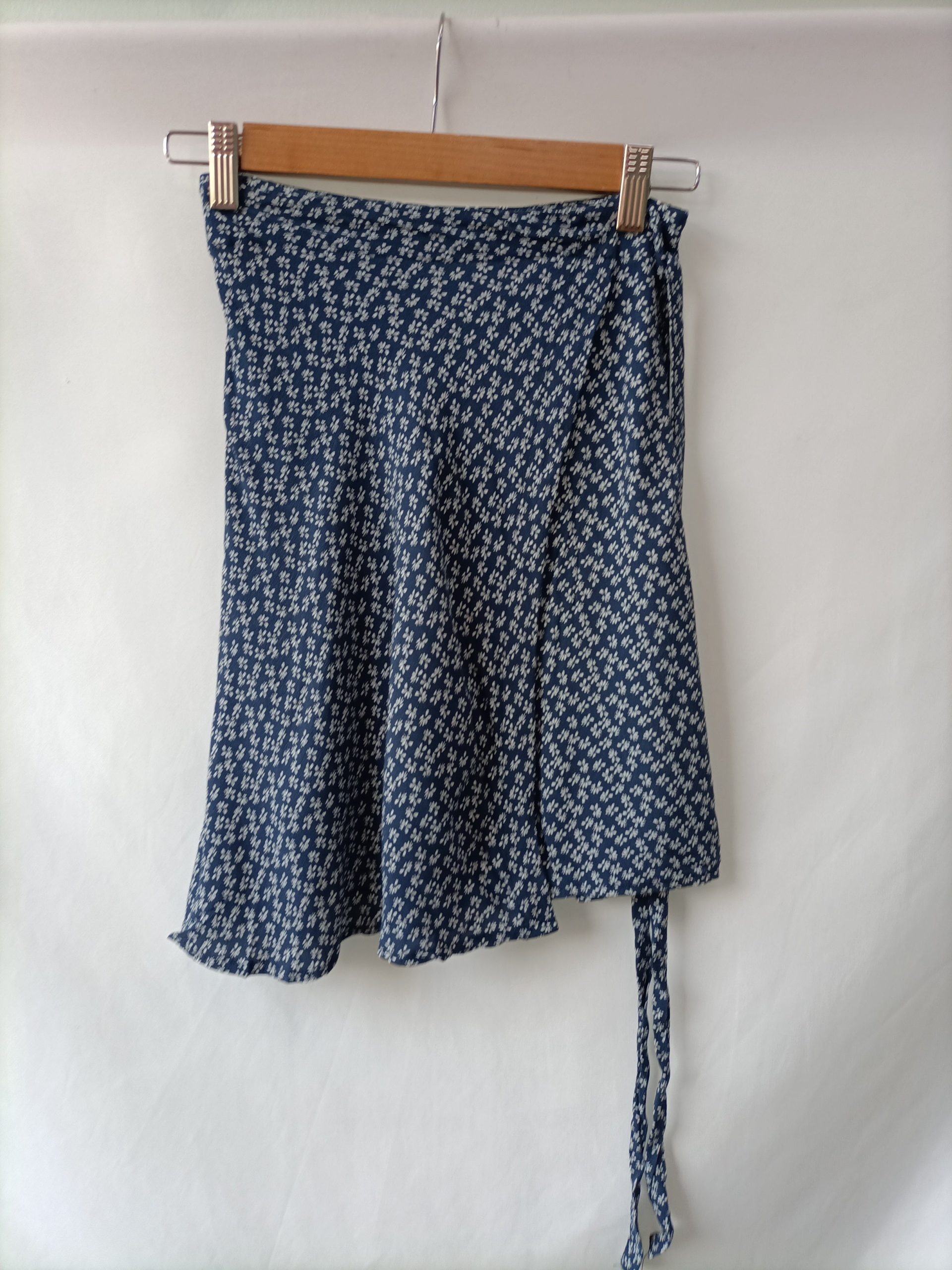 BRANDY MELVILLE. Falda pareo flores T.u(s)