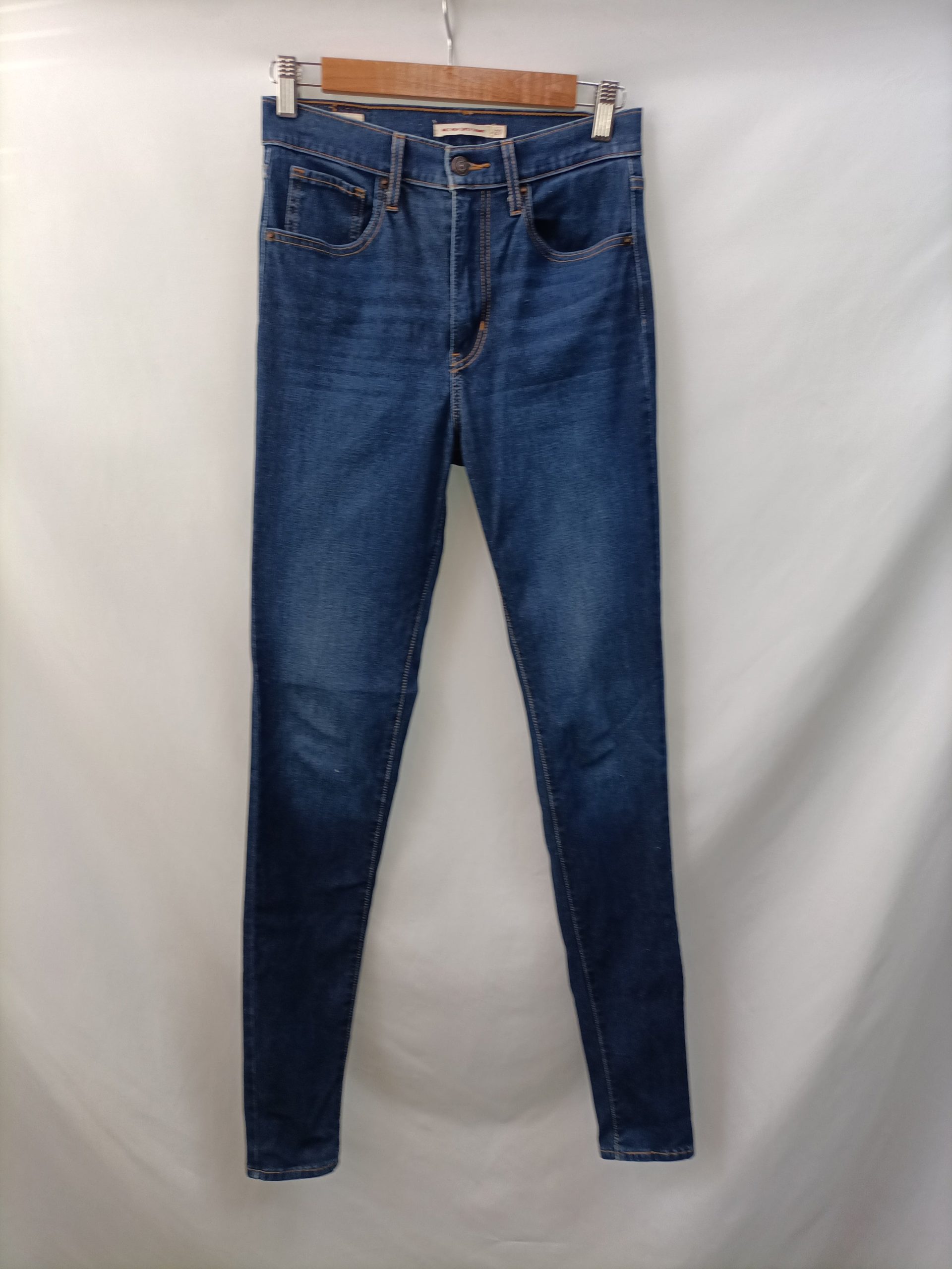 LEVI'S. Pantalón pitillo oscuro T.27(36)