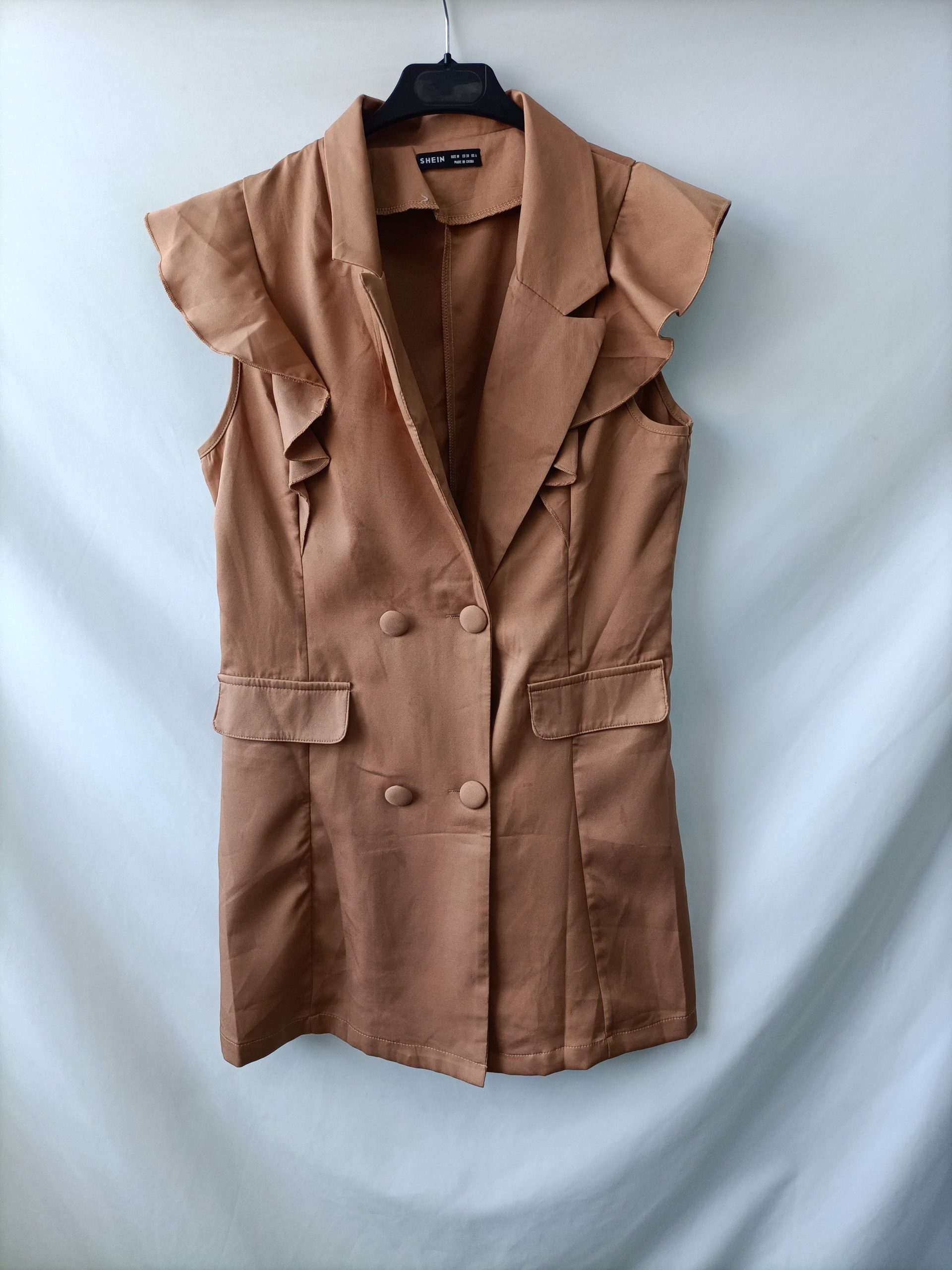 SHEIN. Chaleco camel volantes T.m