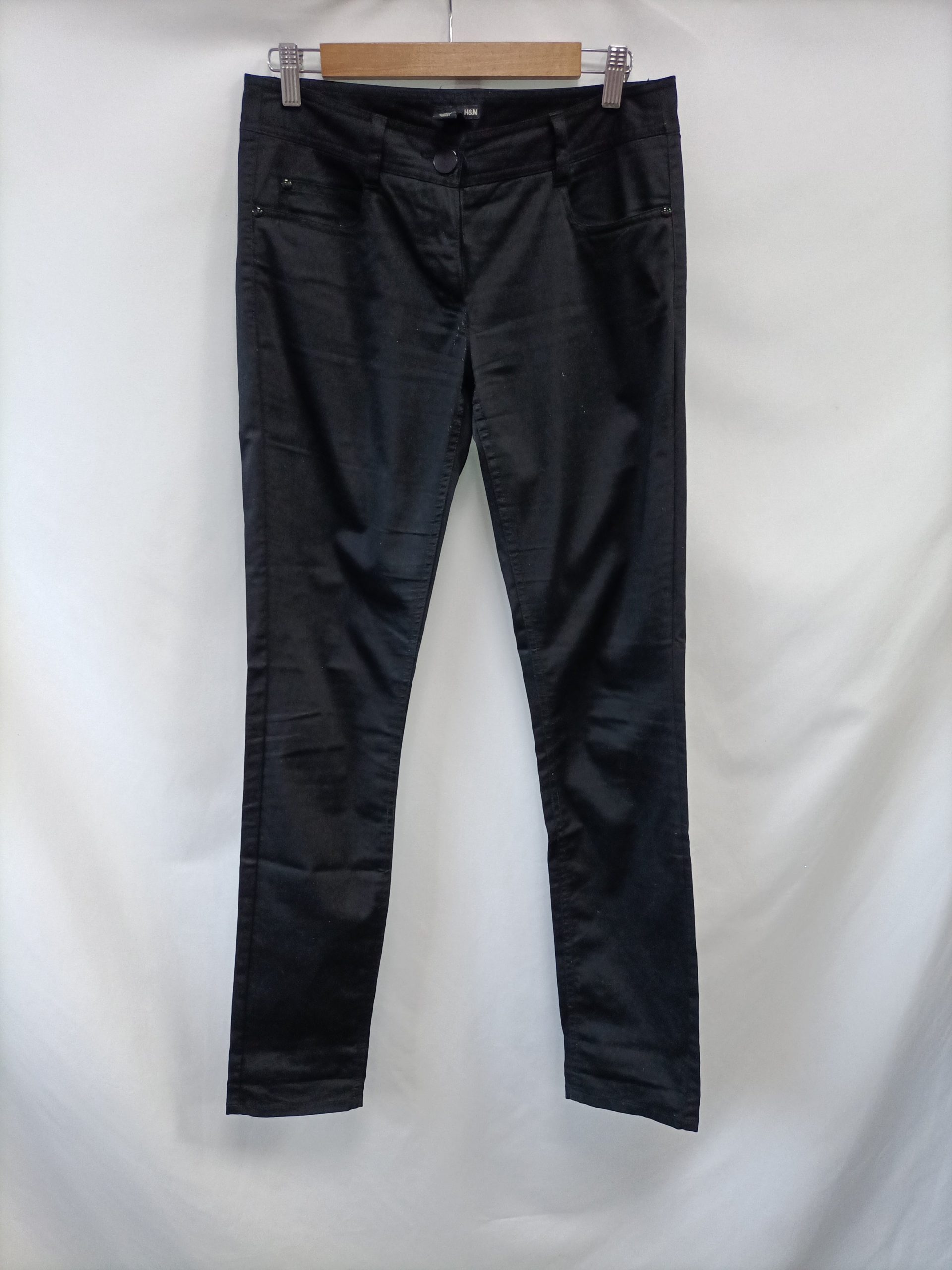 H&M. Pantalón pitillo negro T.38