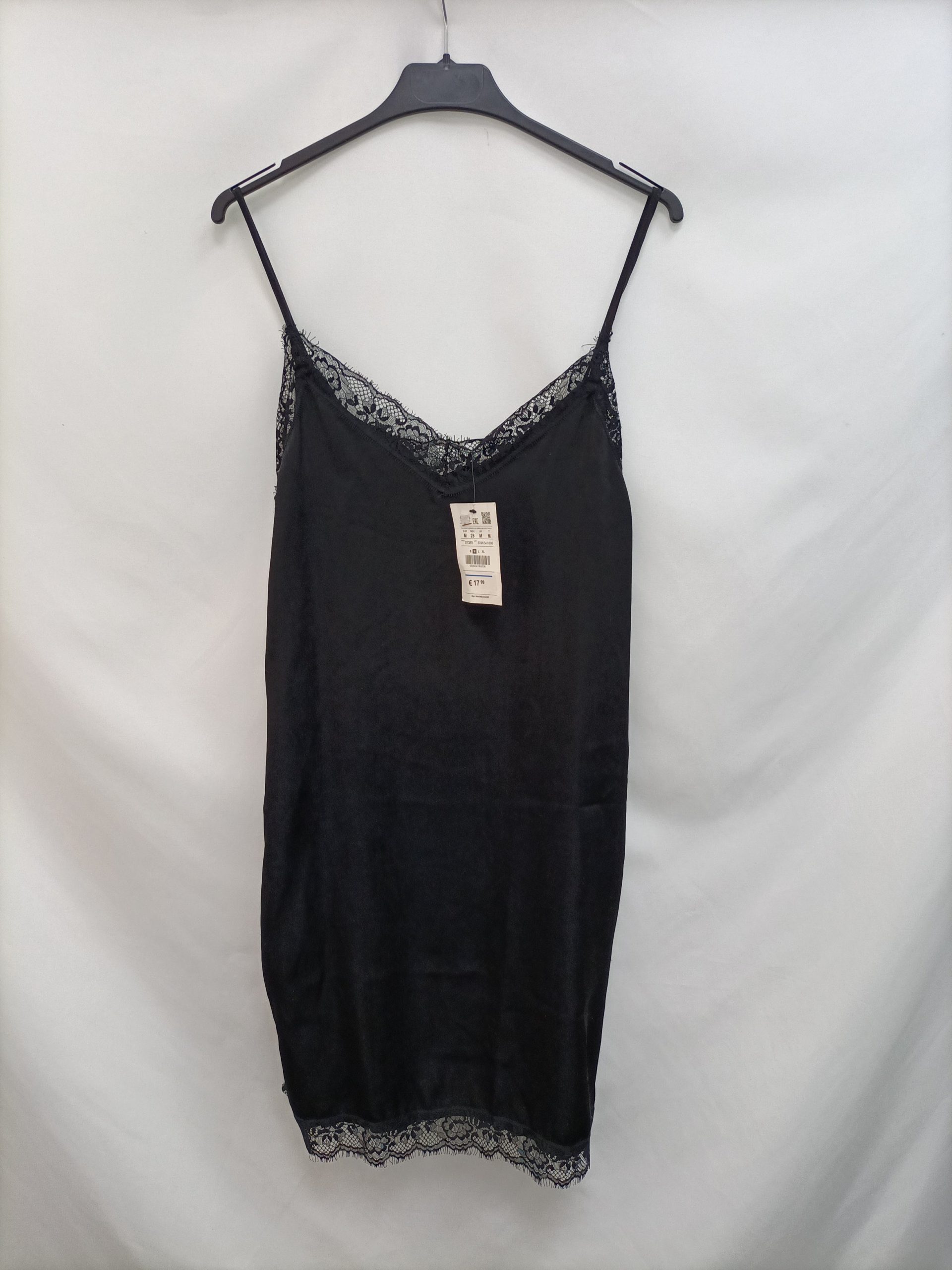 PULL&BEAR.Vestido midi negro lencero T.m
