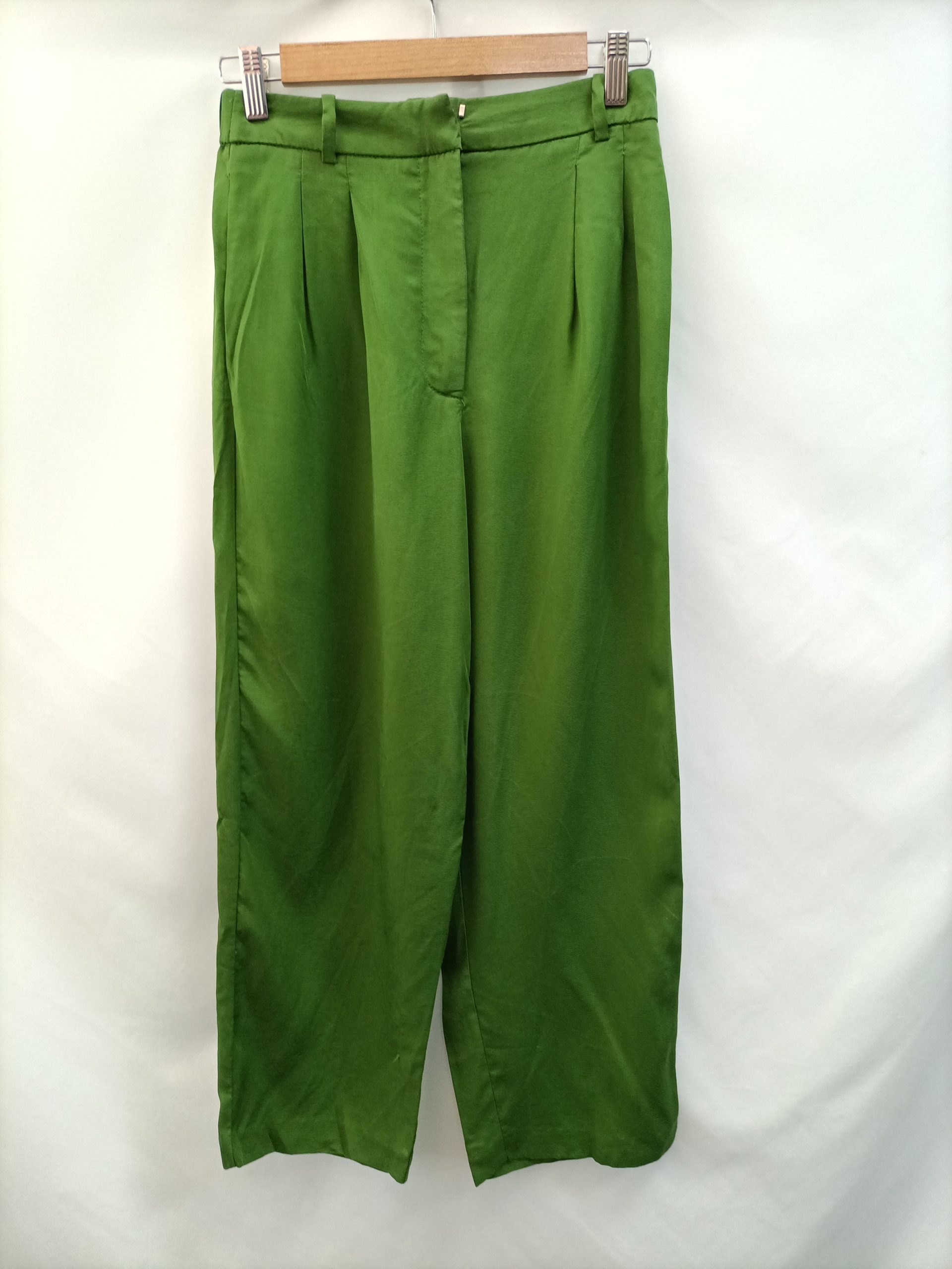 MANGO. Pantalón verde fluido T.34