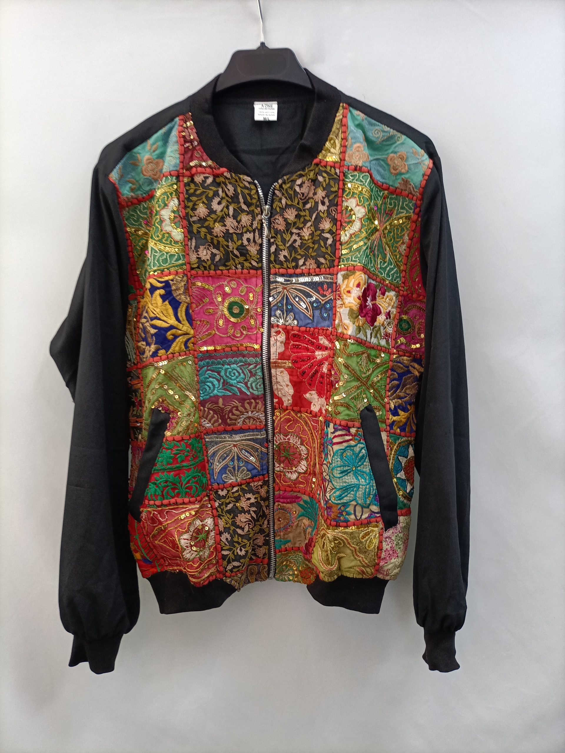 A ONE. Bomber bordada T.m/l