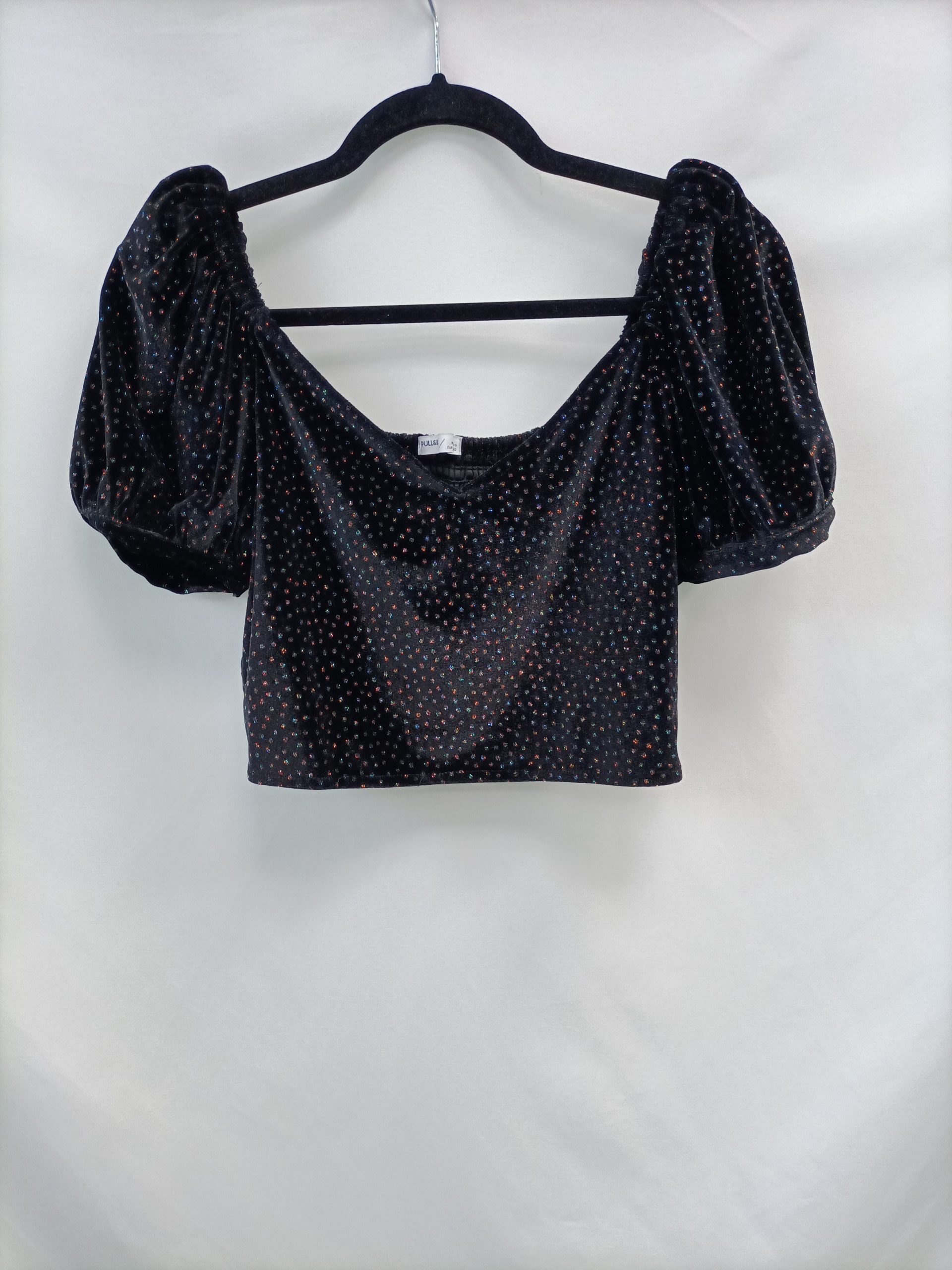 PULL&BEAR.Croptop negro terciopelo brillantes T.L